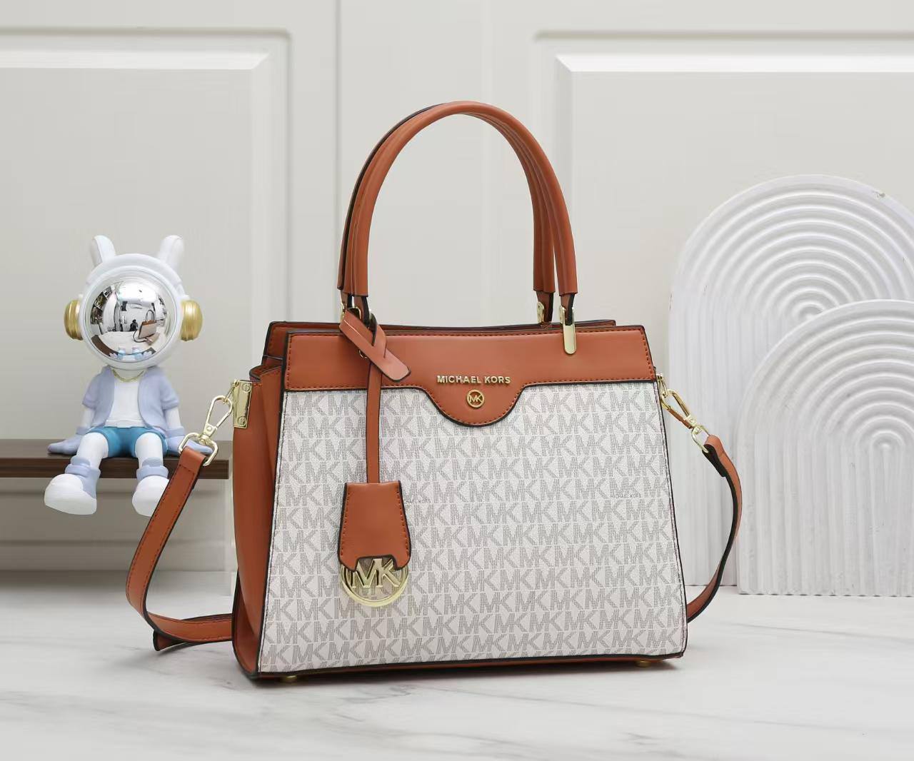 MK
Size :28cm
95 dhs🪙🌨️
Zain09
♥️♥️♥️