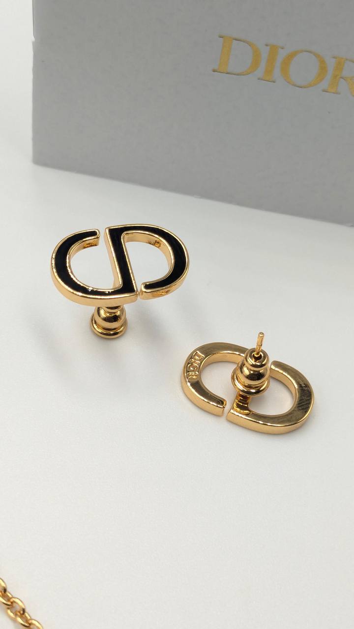 Dior
*Master Quality*
*Necklace & Earrings*
130 dhs✅ with Normal Box 🎁
140 dhs✅ with Good Box 🎁
Zain210
♥️♥️♥️