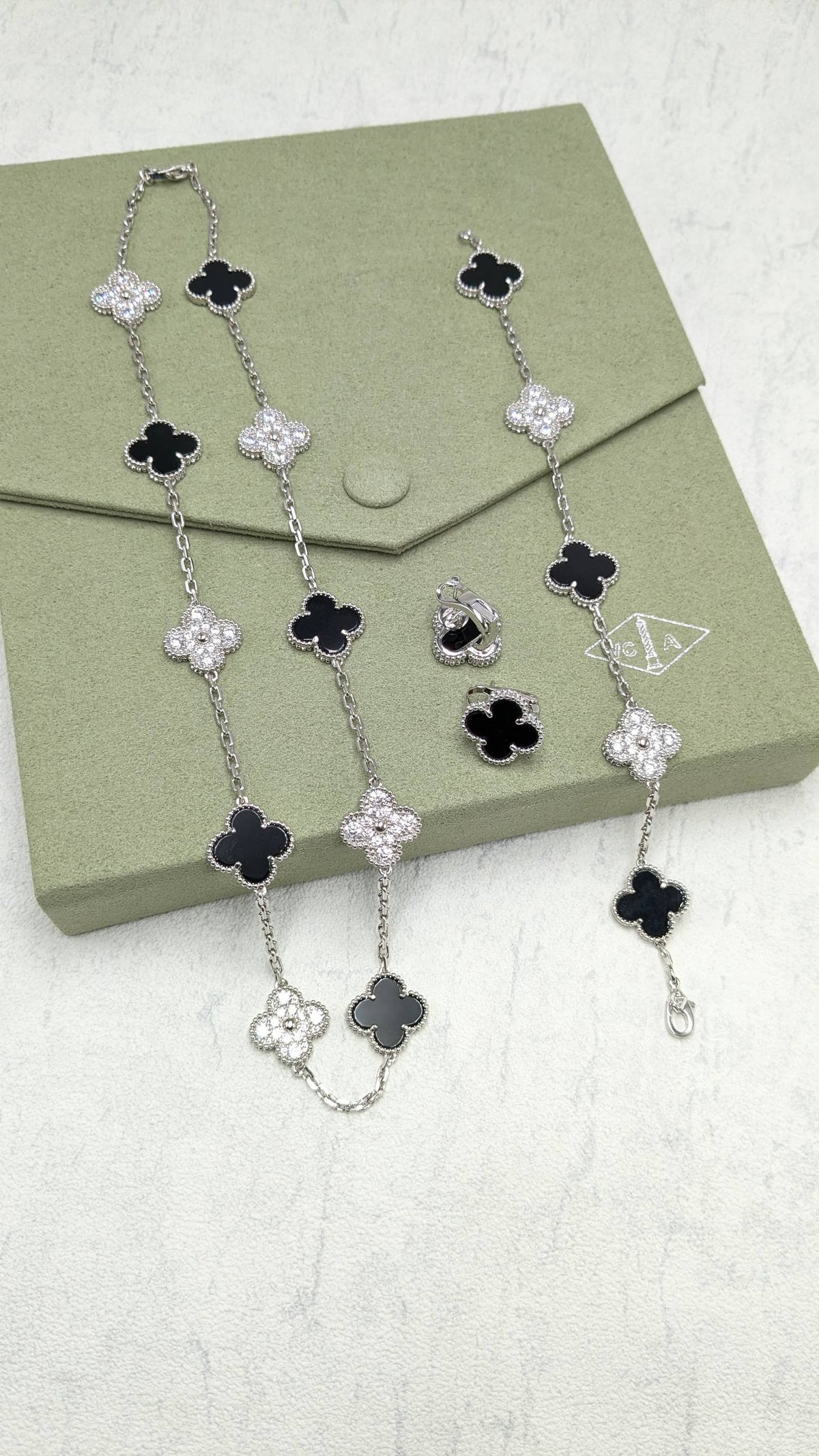 VC
Master Quality
Necklace, Earrings & Bracelet
280 dhs🇦🇪 with Normal Box 🎁
300 dhs🇦🇪 with Good Box 🎁
345 dhs🇦🇪 withmaster box
Zain210
♥️♥️♥️