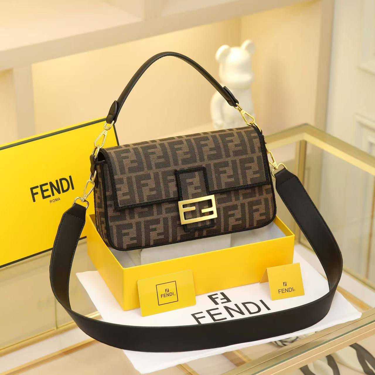 FENDI ʙᴀɢᴜᴇᴛᴛᴇ
FF ᴊᴀᴄǫᴜᴀʀᴅ ᴄᴀɴᴠᴀs
ɢᴏʟᴅ ʜᴀʀᴅᴡᴀʀᴇ
ᴡɪᴛʜ 2 ʙᴇʟᴛ sᴛʀᴀᴘ
sɪᴢᴇ: 26x17x7cm
ᴡɪᴛʜ BOX
🎁🎁🎁
95 dhs💓
Zain31