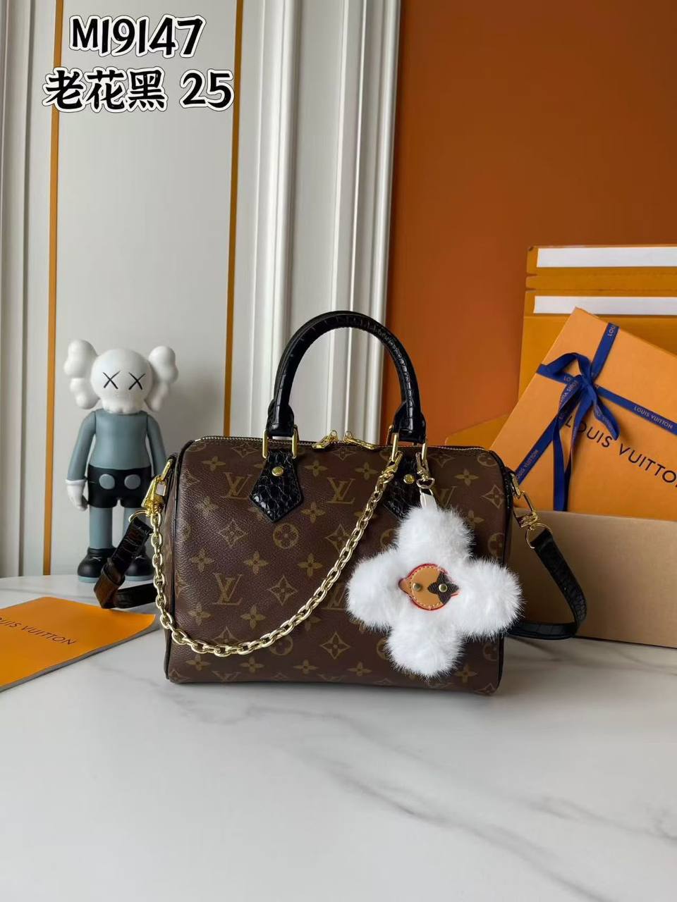 LV
Size 25cm
250 dhs🇦🇪🇦🇪
Zain189
♥️♥️♥️