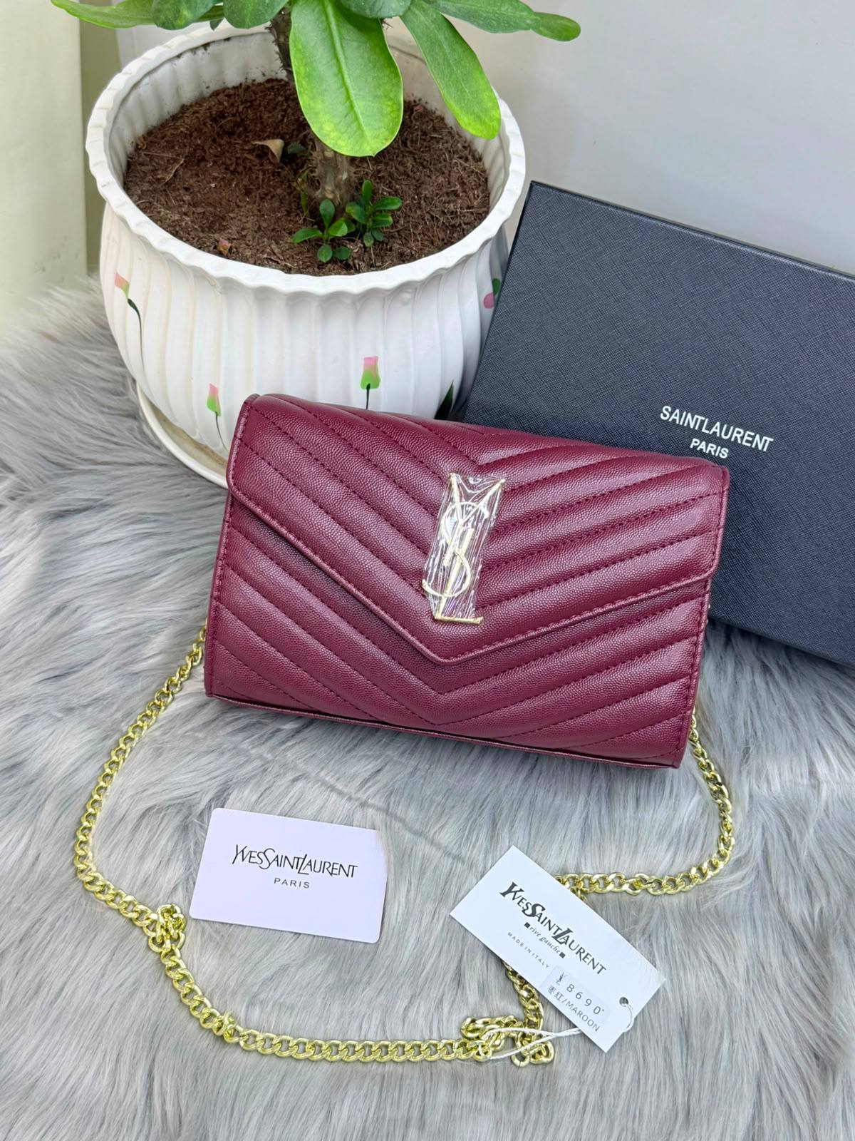 YSL🔥
SIZE 23CM
With box
90 dhs🇦🇪🇦🇪
Zain244
♥️♥️♥️