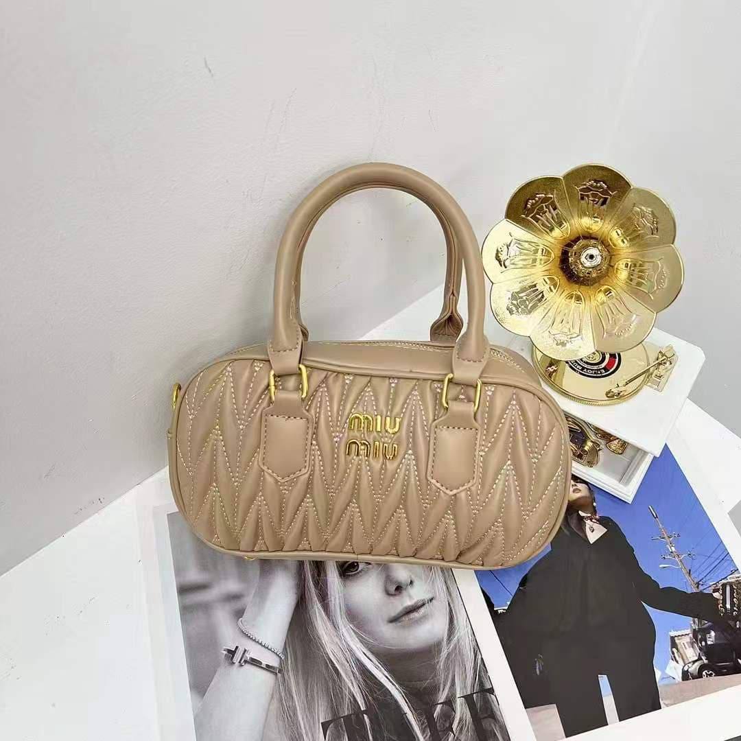 MIU MIU
70 dhs🇦🇪🇦🇪🇦🇪
Zain232
♥️♥️♥️