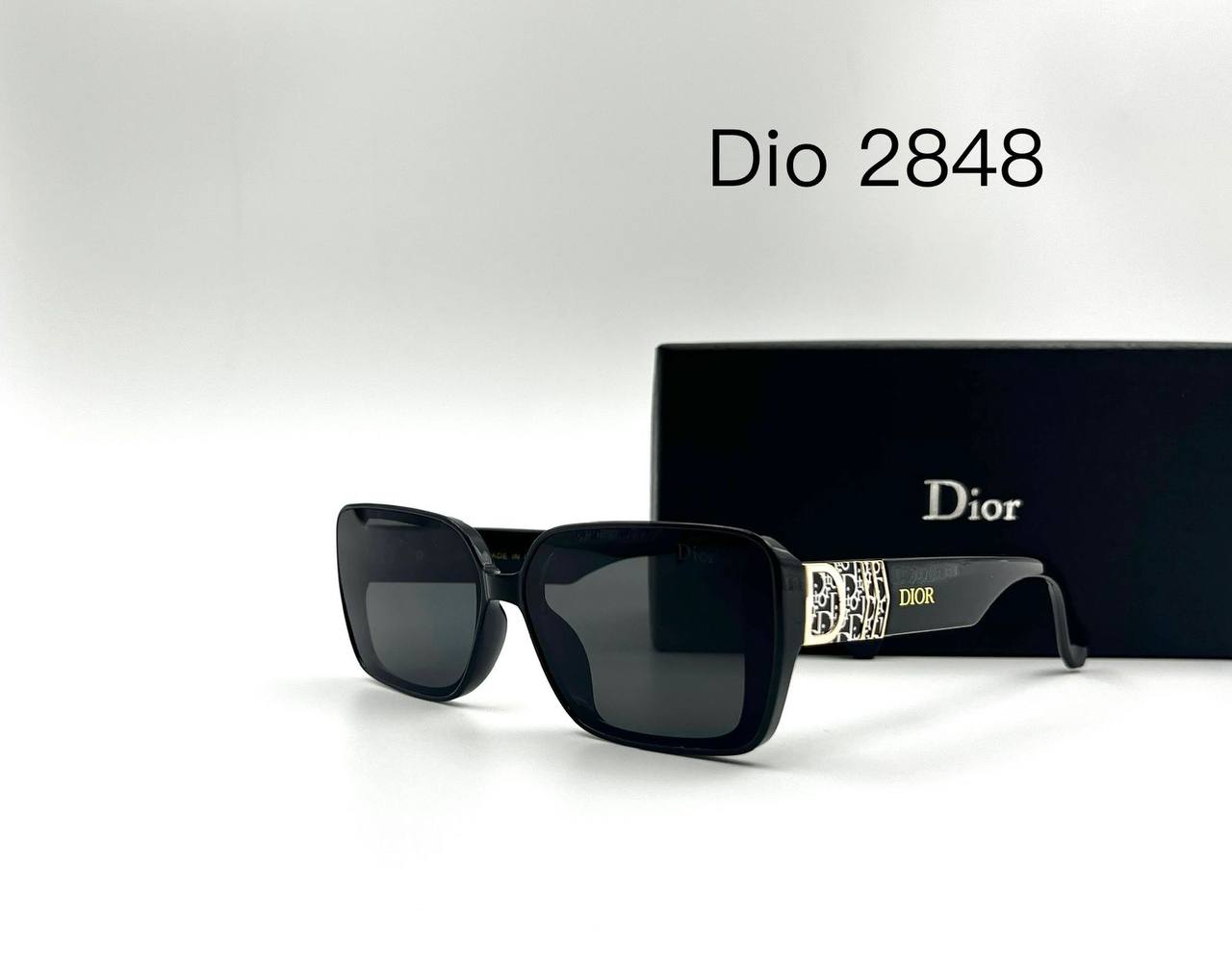 Dior💥*
Sunglasses 🕶️
good quality 💯
With master box 🗃️
50 dhs✅
Zain273
♥️♥️♥️