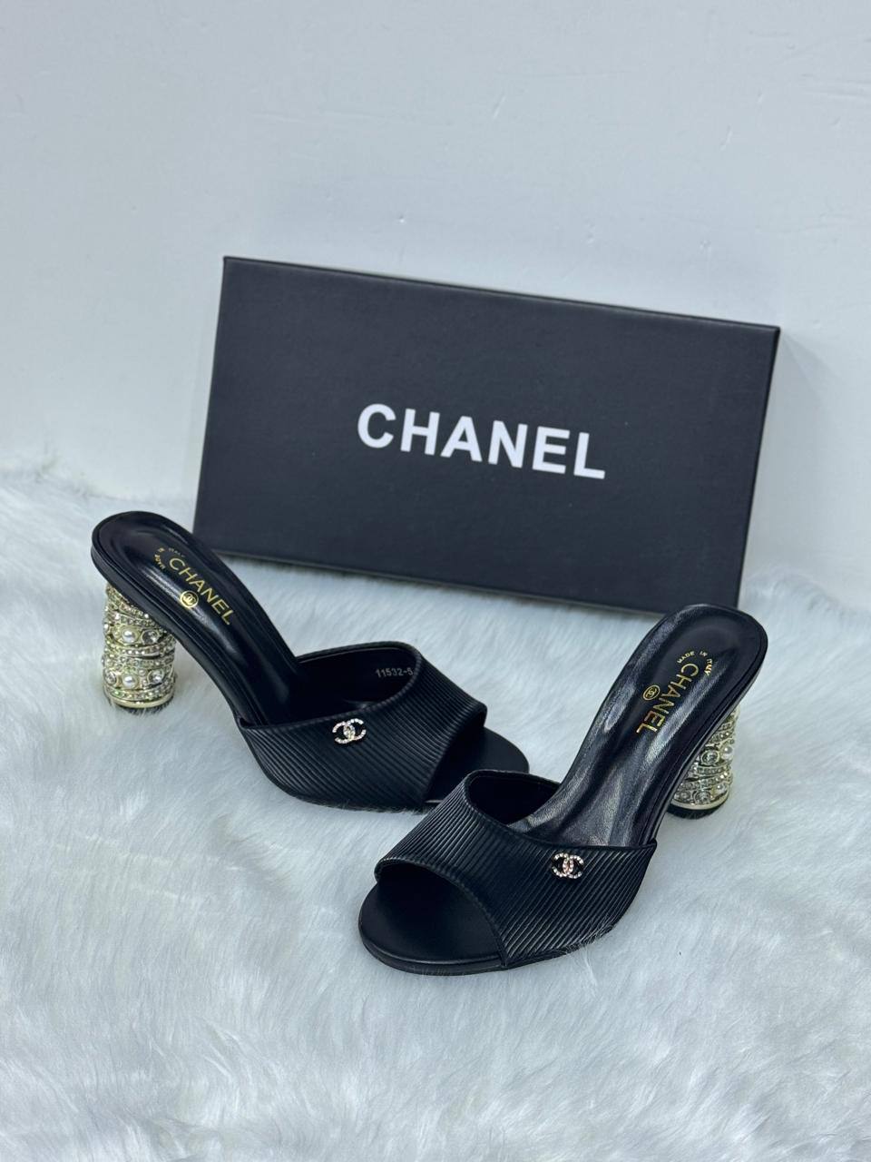 Chanel
Size 36 to 41
115 dhs🪙💚
Zain21
♥️♥️♥️