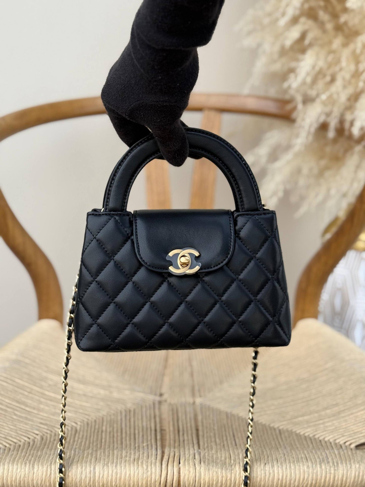 Available again✨✨✨
CHANEL
20cm
330 dhs👑
Top quality
With box🎁
Zain167
♥️♥️♥️