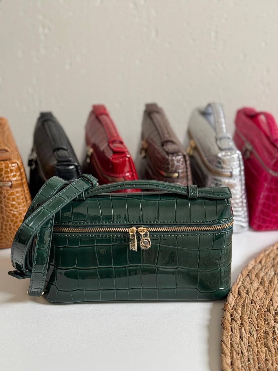 LORO PIANA
20cm
350 dhs✅
Top quality
With box🎁
Zain167
♥️♥️♥️