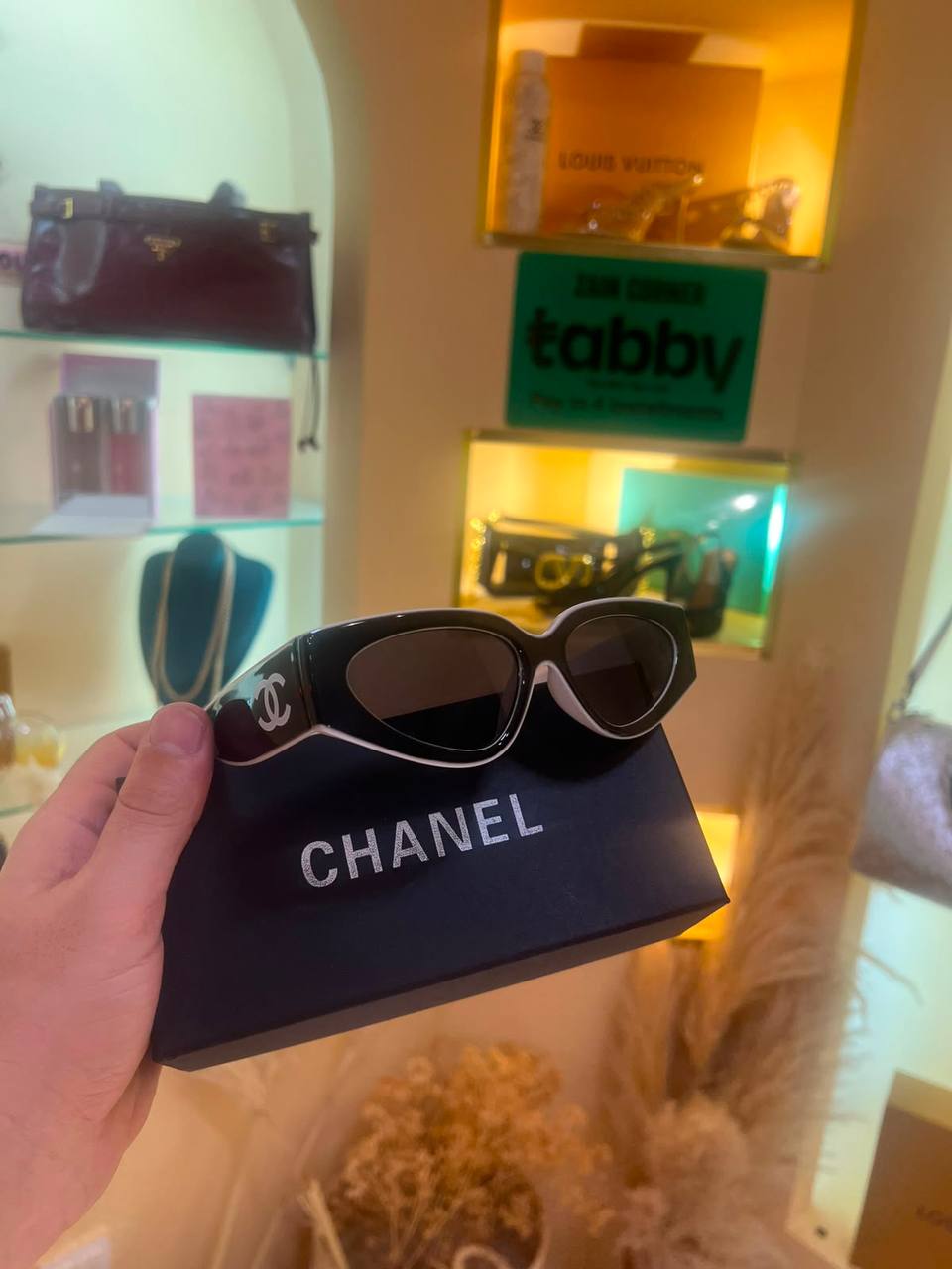 Chanel
65 dhs💛
Zain195
♥️♥️♥️