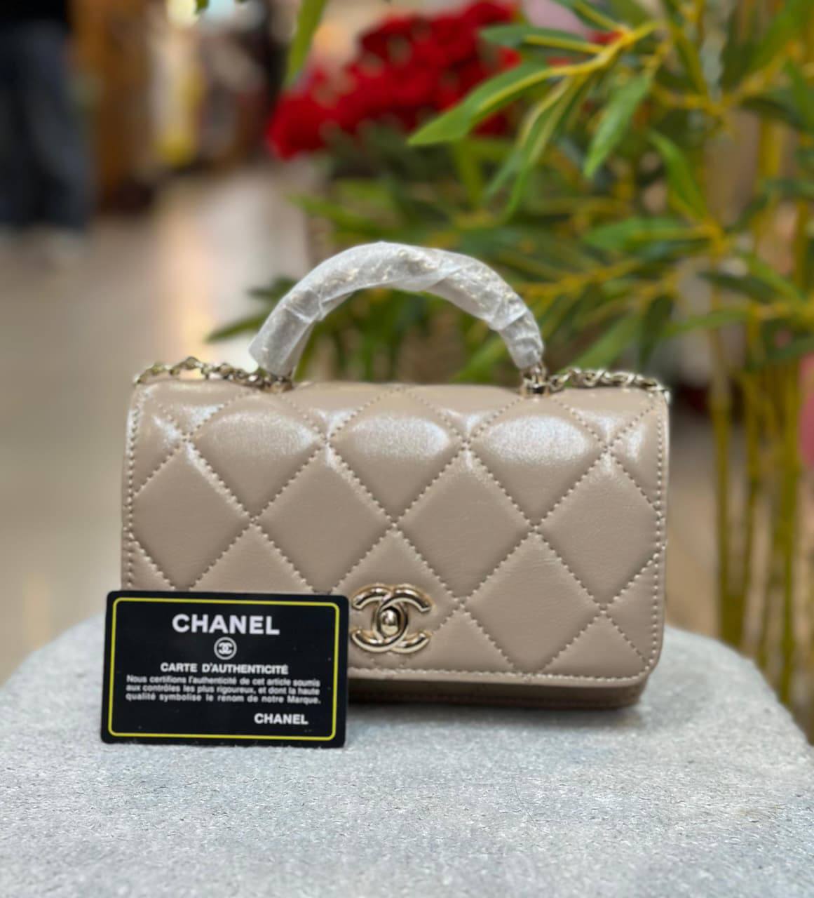 Chanel
Good quality
with box
🎁🎁🎁
95 dhs💓
Zain186