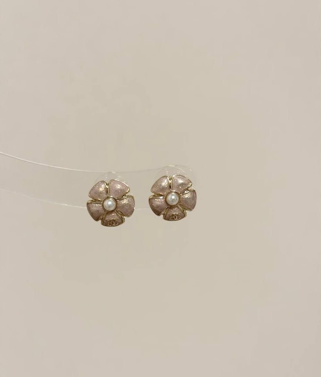 Chanel Earrings
Master quality
*45* AED normal box 📦
Zain48
♥️♥️♥️