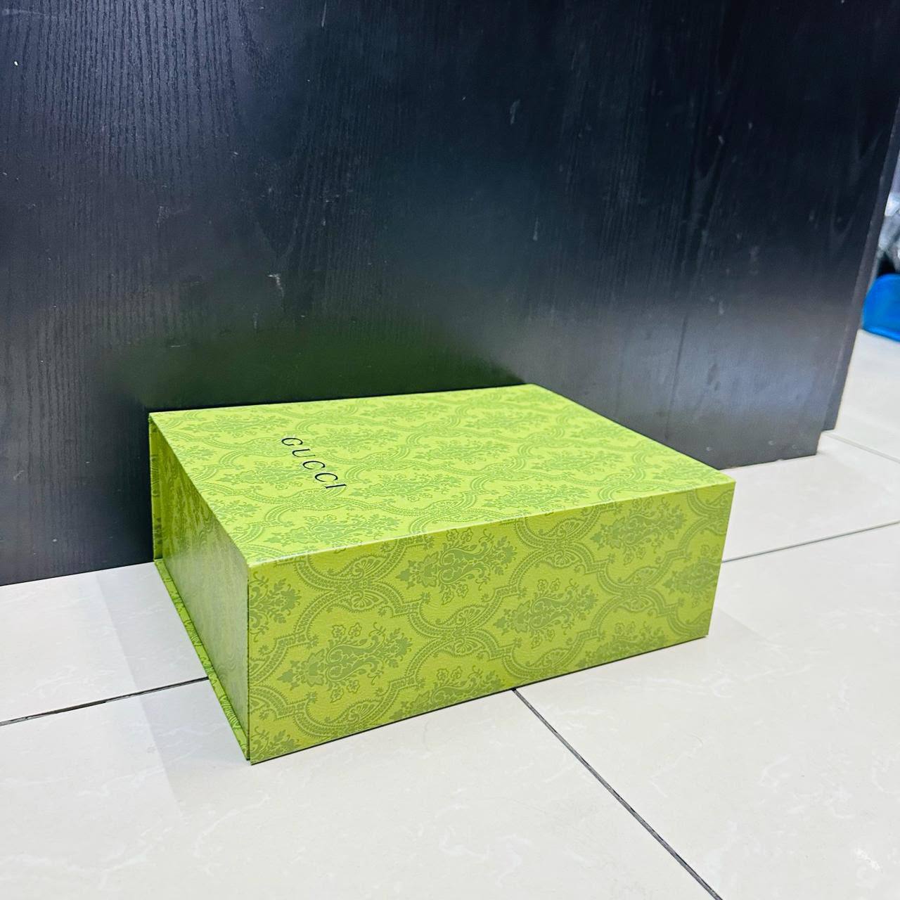 BRAND BOX
30 dhs✅ with paper bag
30cm
Zain39
♥️♥️♥️