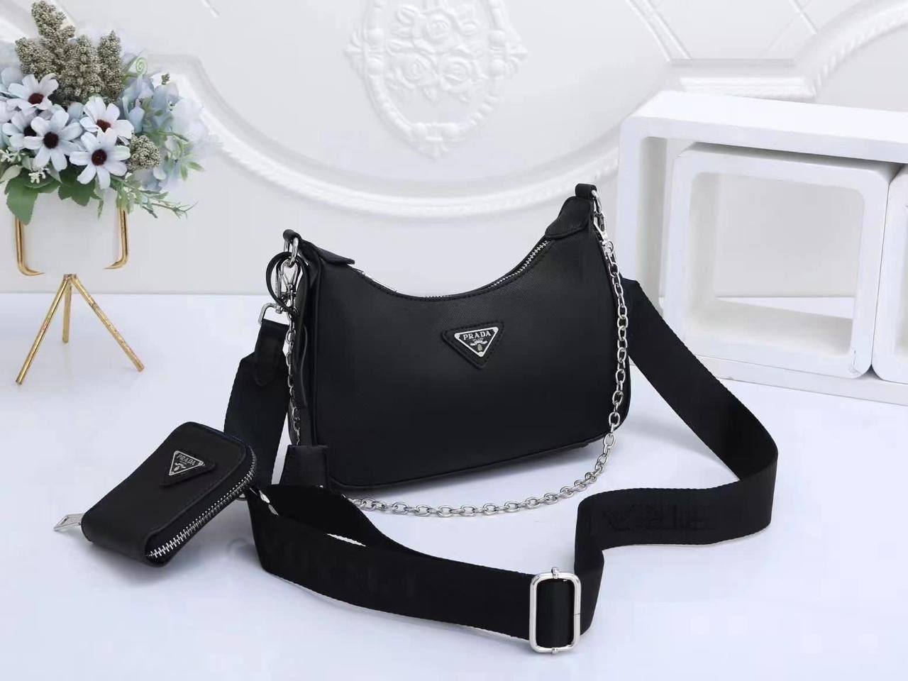 PRADA LEATHER RESTOCK
GOOD QUALITY 💯
110 dhs🪙🖤
WITH BOX 📦
Zain28
♥️♥️♥️