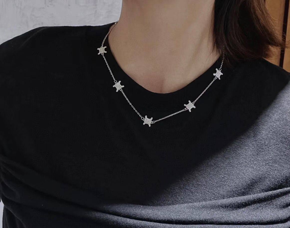 CELINE SET ✅*
Necklace 🍁
Bracelet ✨
Earring 🌸
Master quality 💯
With normal boxes 🗃️
130 dhs✅
With master box 📦
140 dhs✅
Zain216
♥️♥️♥️