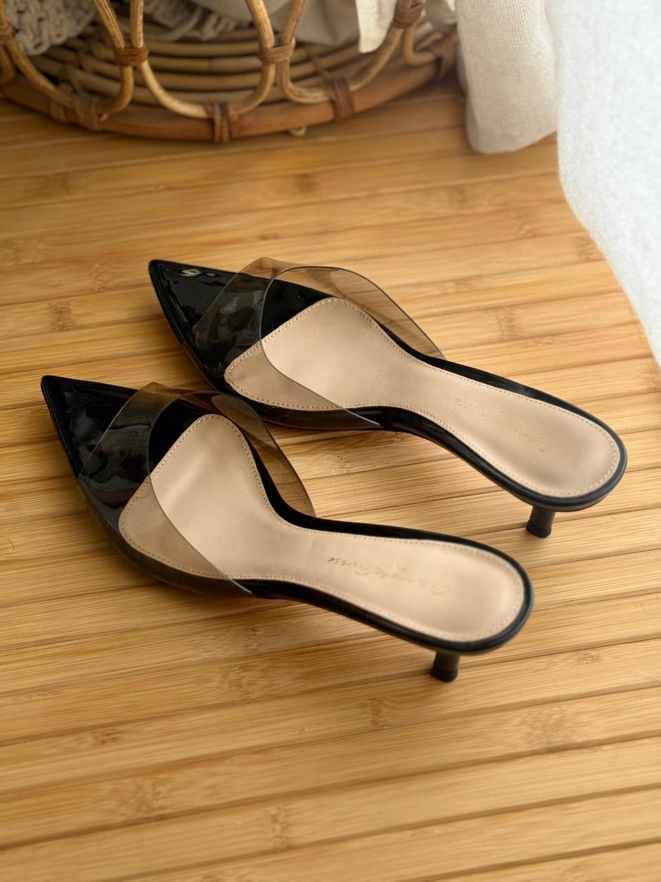 Gianvito Rossi
Super Master
𝗦𝗶𝘇𝗲 𝟯𝟲 𝘁𝗼𝗼 𝟰𝟭
450 dhs💛
Zain303
♥️♥️♥️