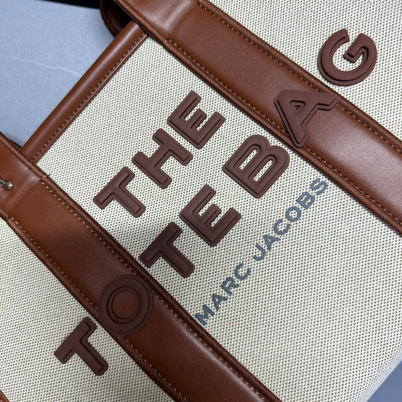 MARC JACOBS
THE TOTE BAG
GOOD QUALITY
115 dhs✅
Zain295
♥️♥️♥️