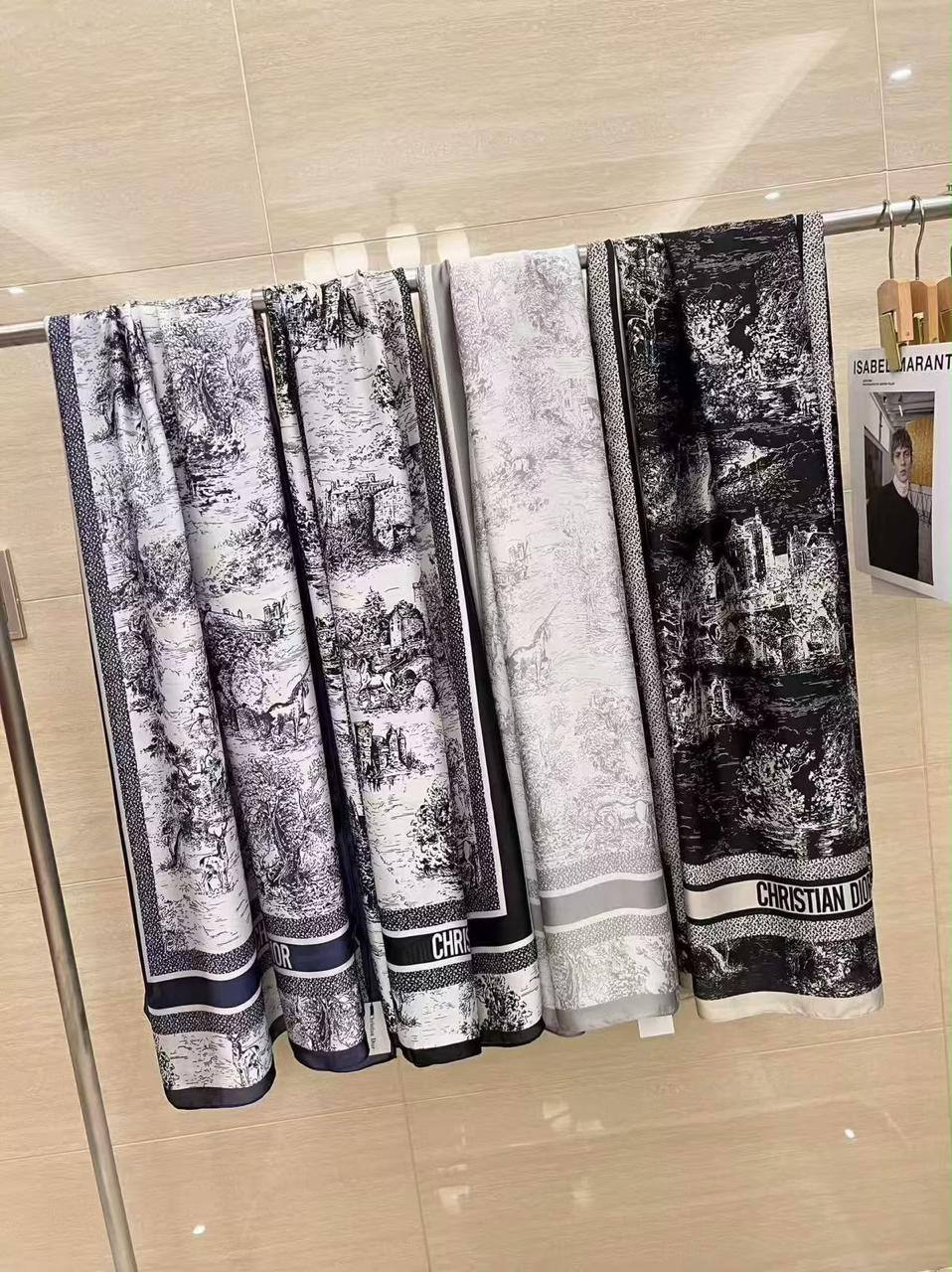 Silk scarf
40 dhs🇦🇪🇦🇪
Zain93
♥️♥️♥️