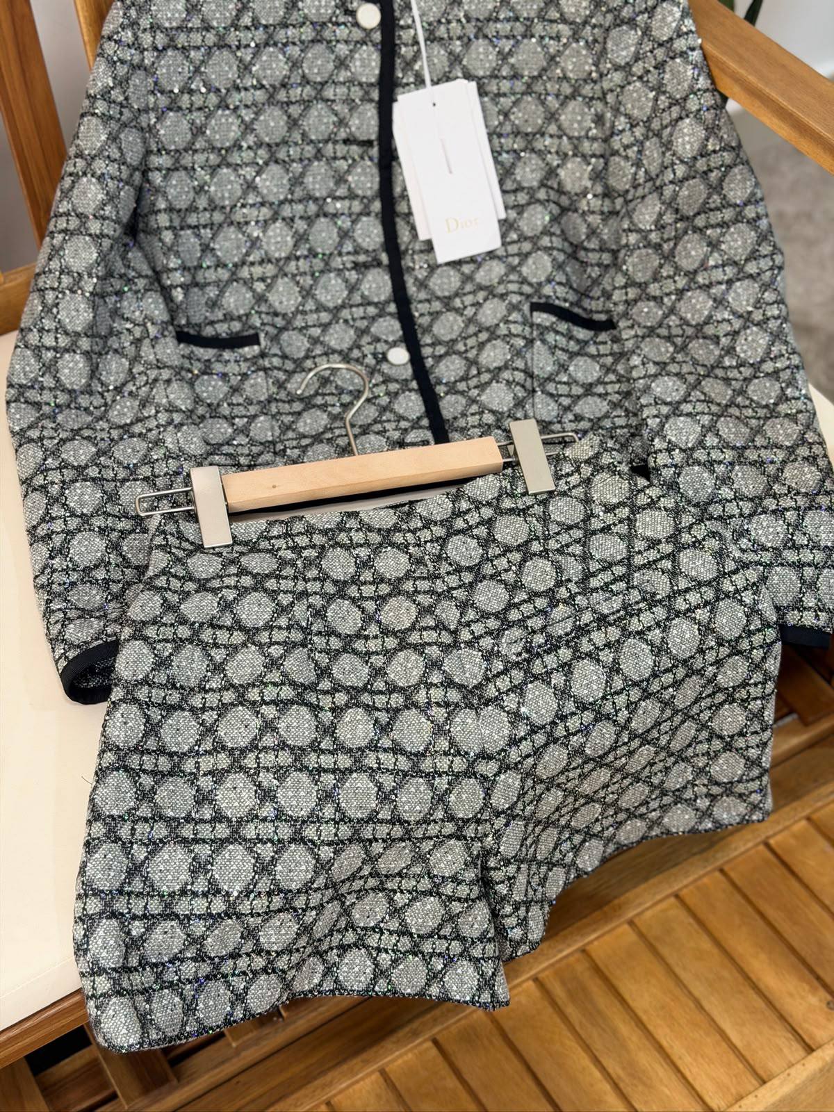DIOR SET
VIP QUALITY
Size : 36-38-40-42
990 dhs🇦🇪🇦🇪
Zain287
♥️♥️♥️
