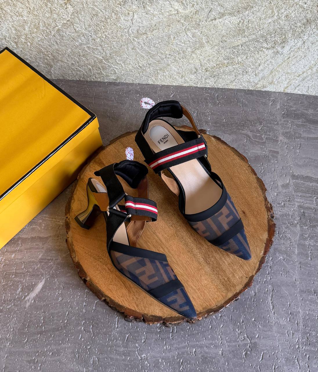 FENDI
SuperMaster Quality 💯
450 dhs🇦🇪🇦🇪
Size: 36 -41 💥
Zain171
♥️♥️♥️