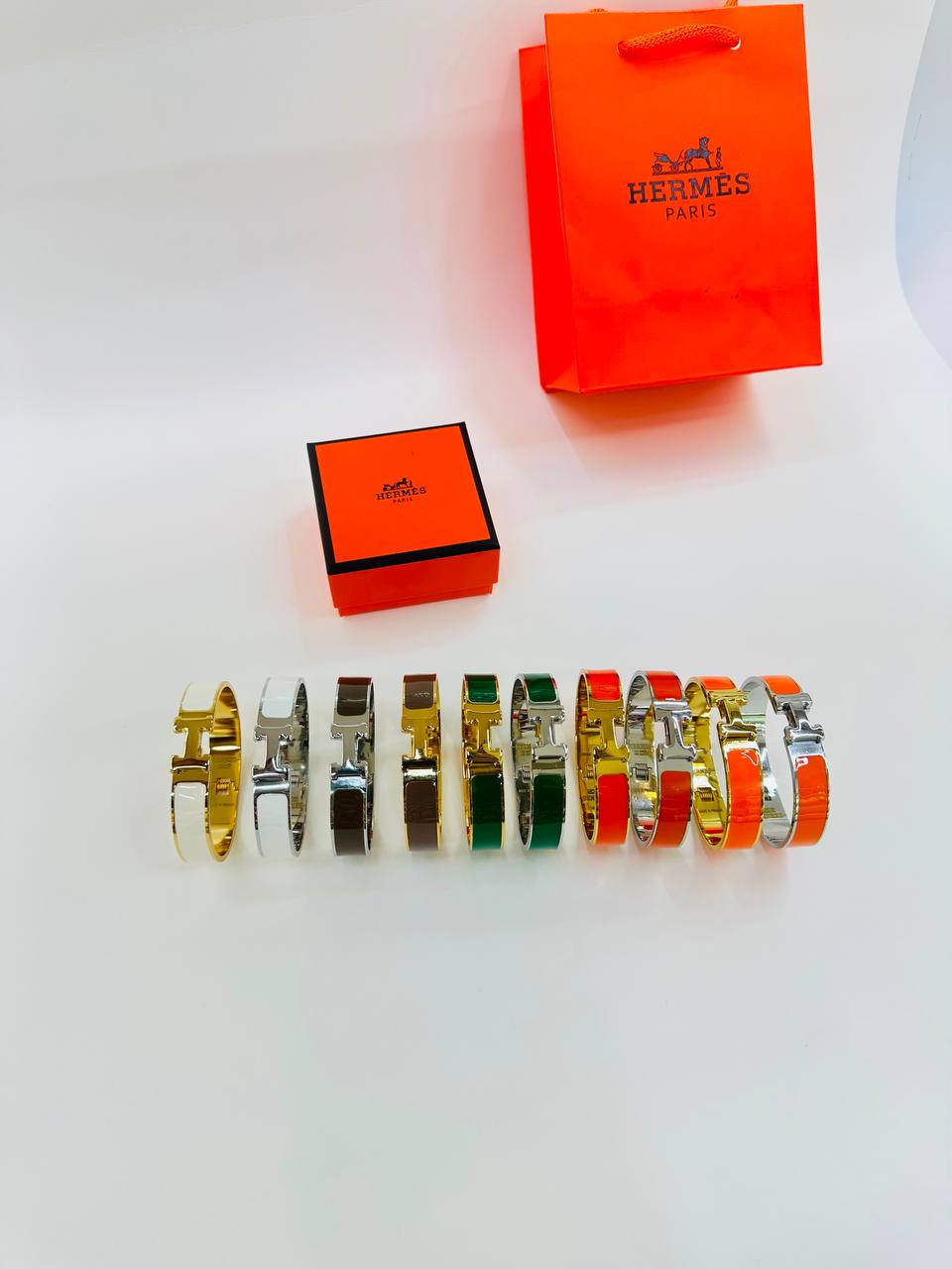 Hermes ❤️🔥*
Bangle 🦋
Stainless Steel 💯
With black boxes 🗃️
20 dhs🇦🇪🇦🇪
With brand boxes 📦
30 dhs🇦🇪🇦🇪
With master box 🗃️
40 dhs🇦🇪🇦🇪
Zain216
♥️♥️♥️