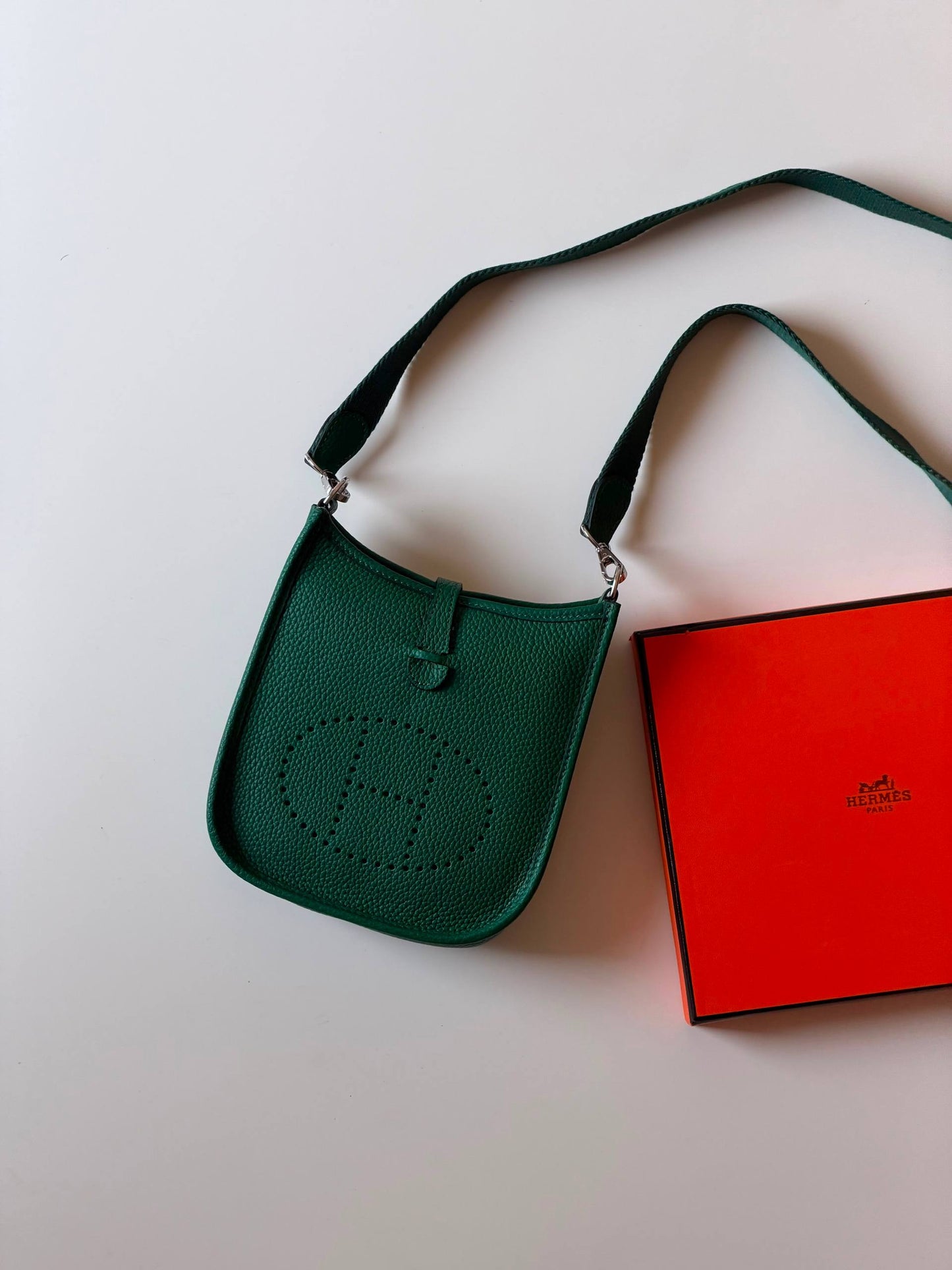 Hermes evelyne 16cm💥Master quality ✅with box 📦
290 dhs🇦🇪🇦🇪
Zain52
♥️♥️♥️