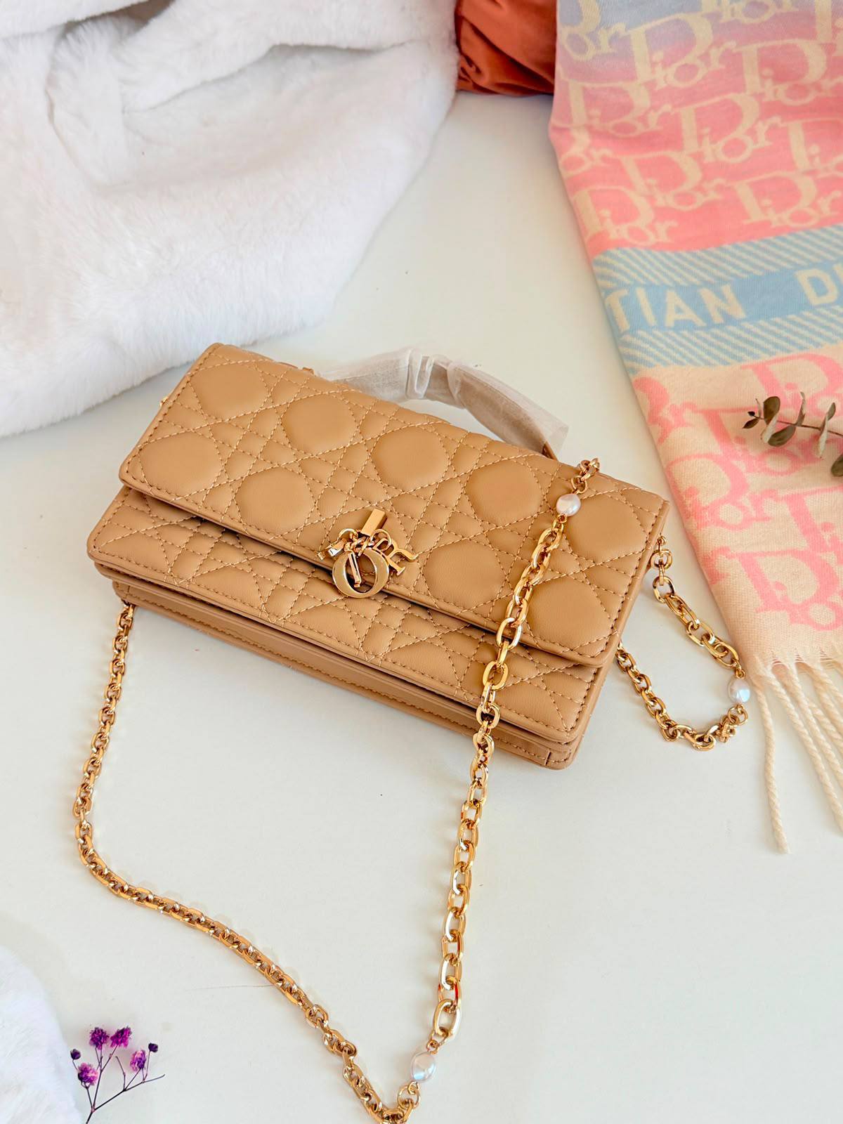 Dior
240 dhs
Zain134
♥️♥️♥️