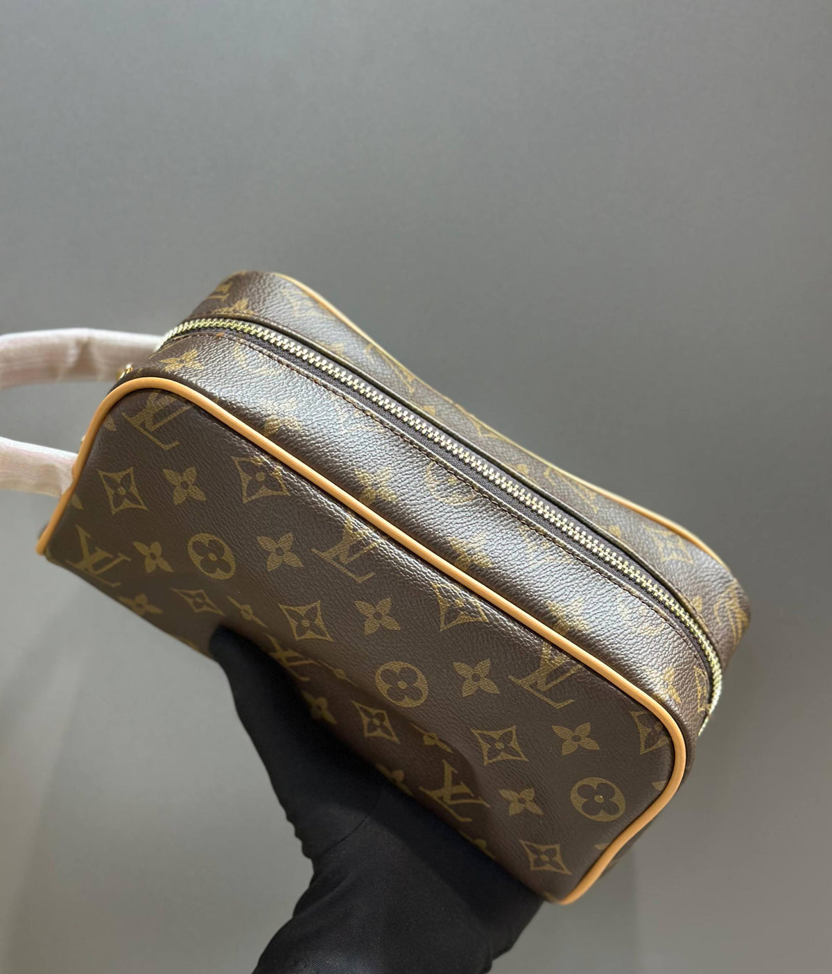 Men bags
Good quality
with box
80 dhs🇦🇪
Zain186
♥️♥️♥️