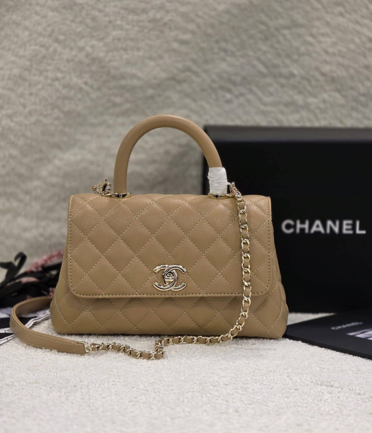 Chanel CoCo Bag
23Cm
Good Quality
300 dhs🇦🇪🇦🇪
Zain131
♥️♥️♥️