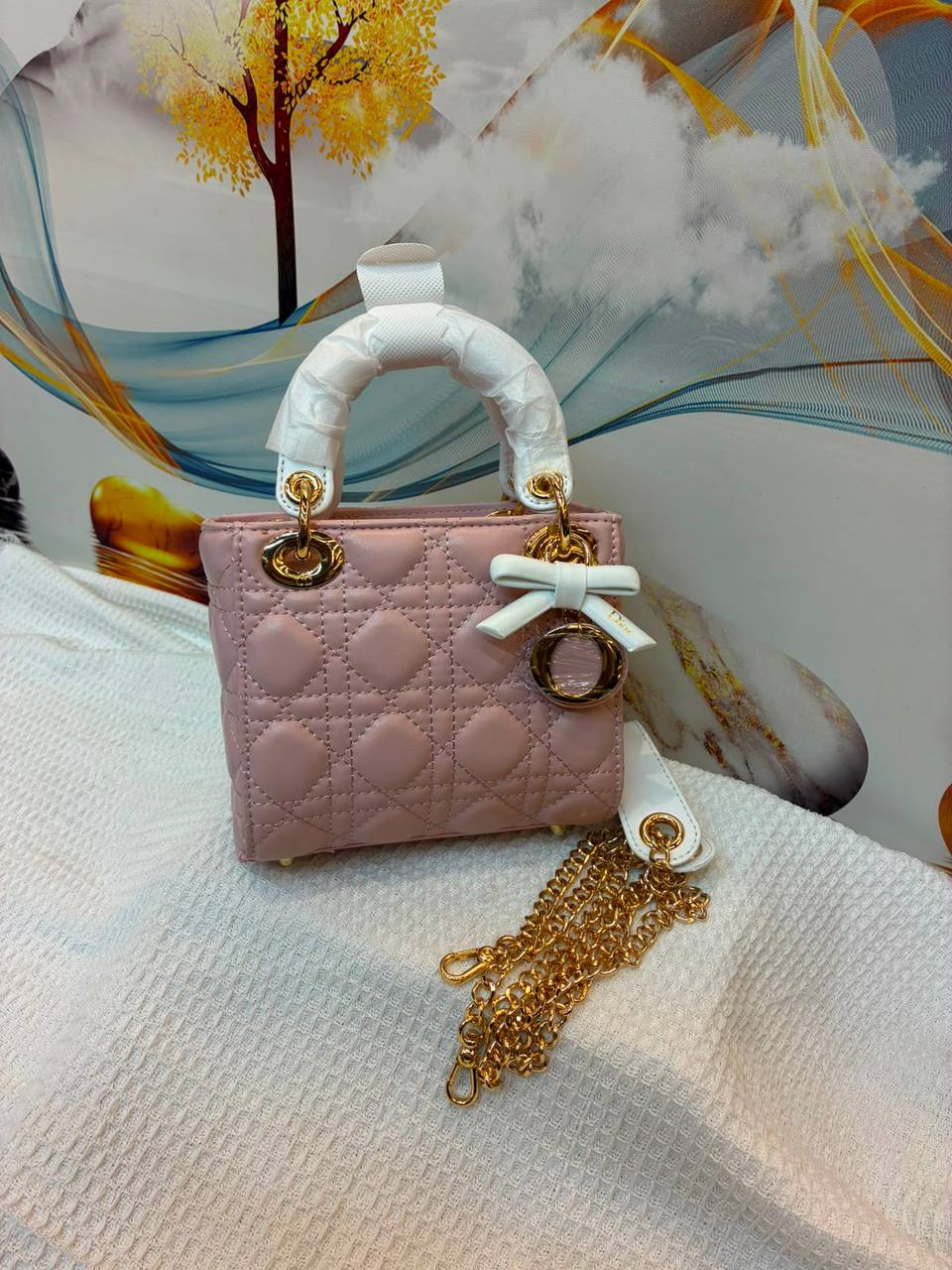 Dior
Best quality
with box 🎁
160 dhs✅
size 17Cm
Zain290
♥️♥️♥️