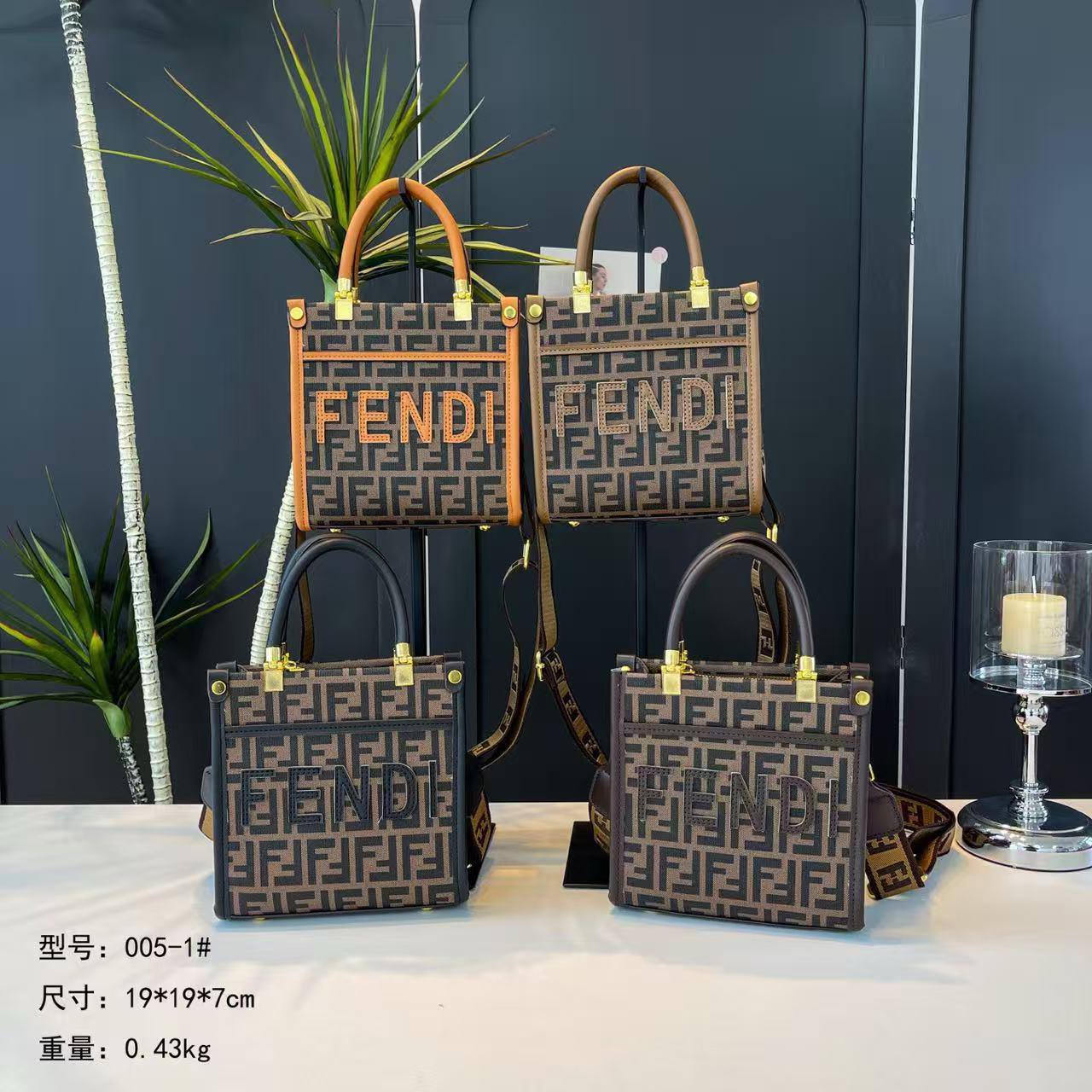 Fendi
19*19*7 cm
75 dhs🪙
Zain17
♥️♥️♥️