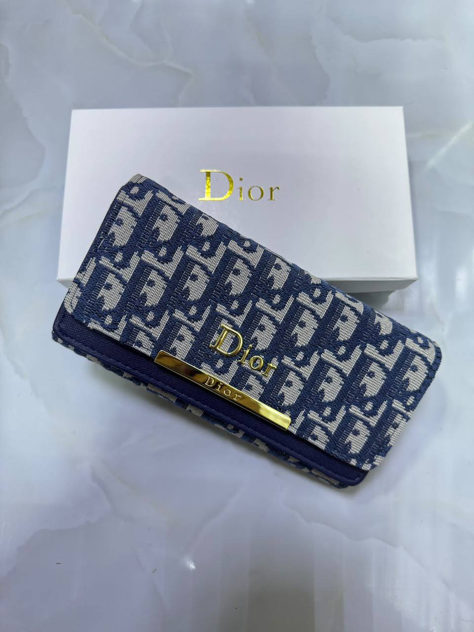 Dior
Long wallet
With box
40 dhs🇦🇪🇦🇪
Zain50
♥️♥️♥️