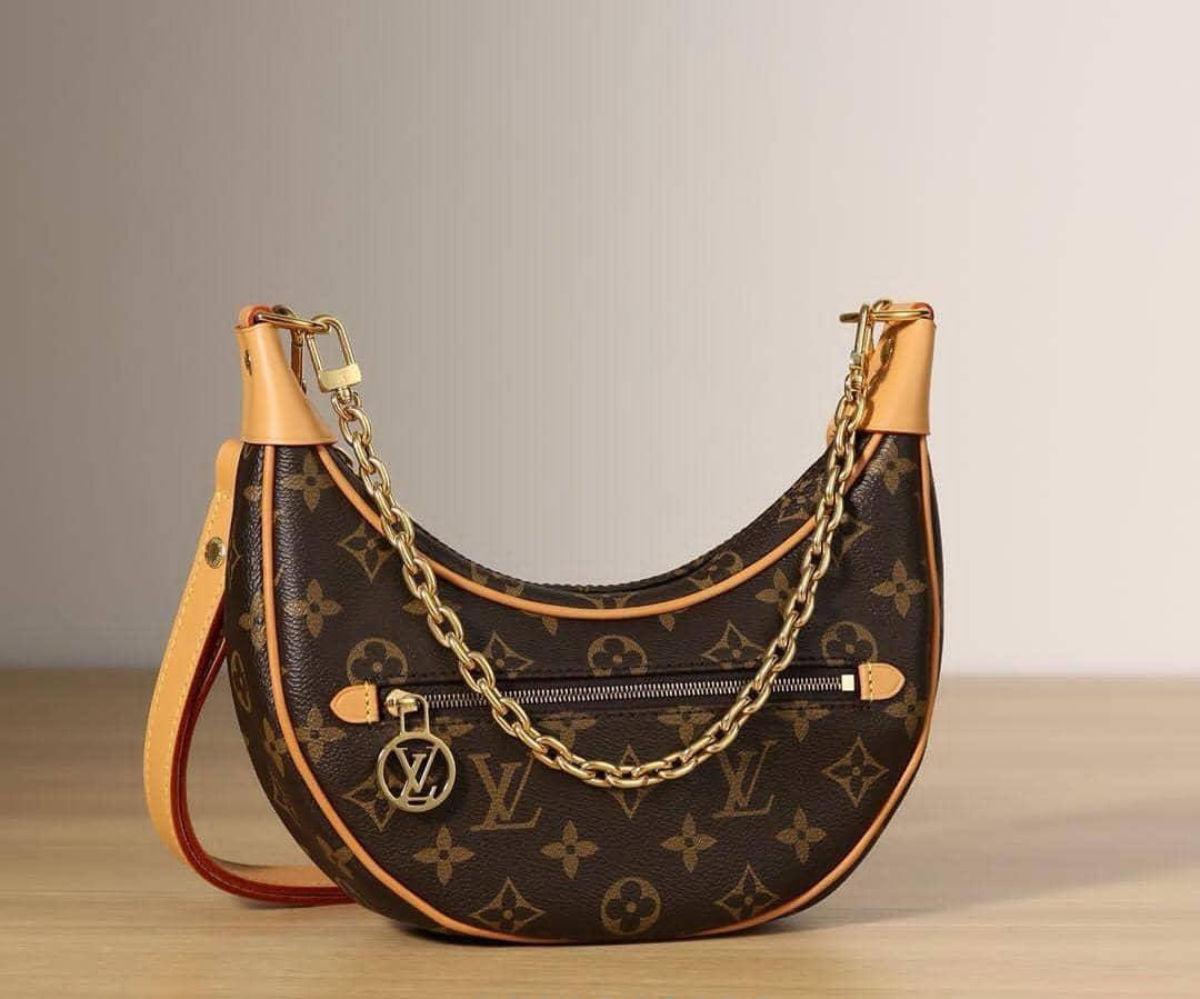 LV
Loop Monogram Shoulder Bag
Master quality
23cm with double box🎁
240 dhs❣️
Zain95
♥️♥️♥️