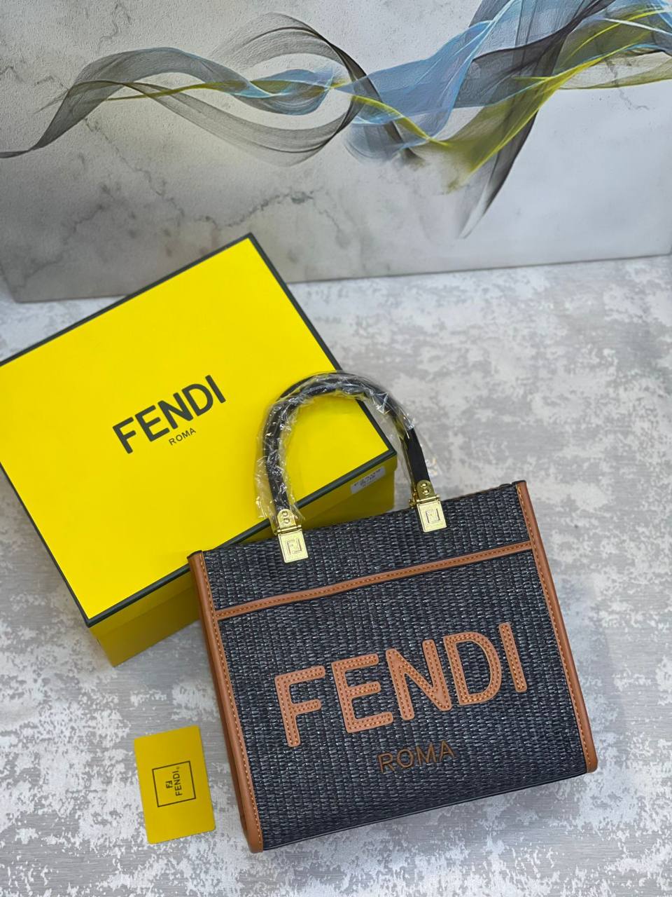 Fendi
130 dhs✅
With box
🎁🎁🎁
Zain175
♥️♥️♥️