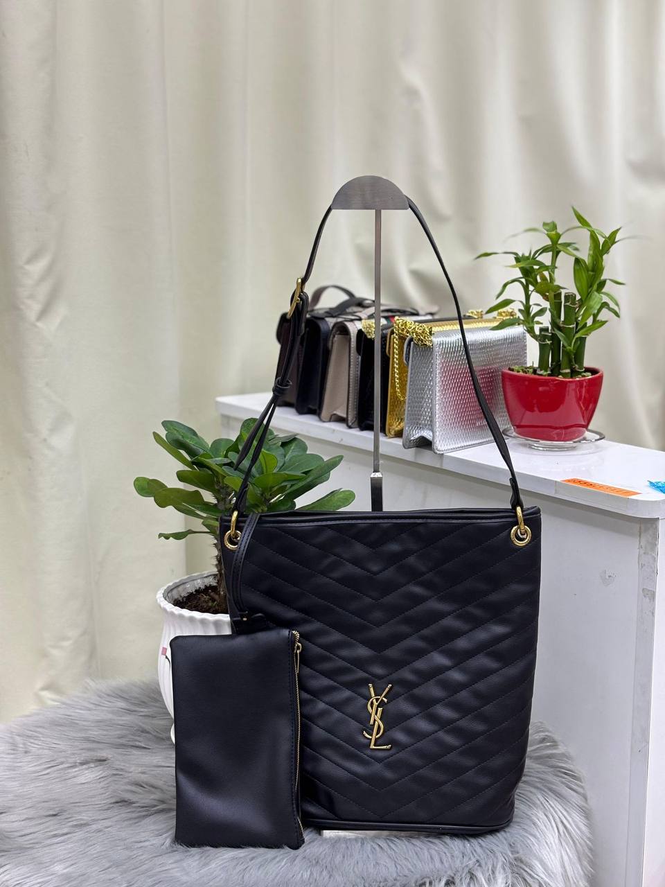 YSL
SIZE ……… 34CM 🥰
95 dhs🪙🌨️
With box🌷
Zain244
♥️♥️♥️