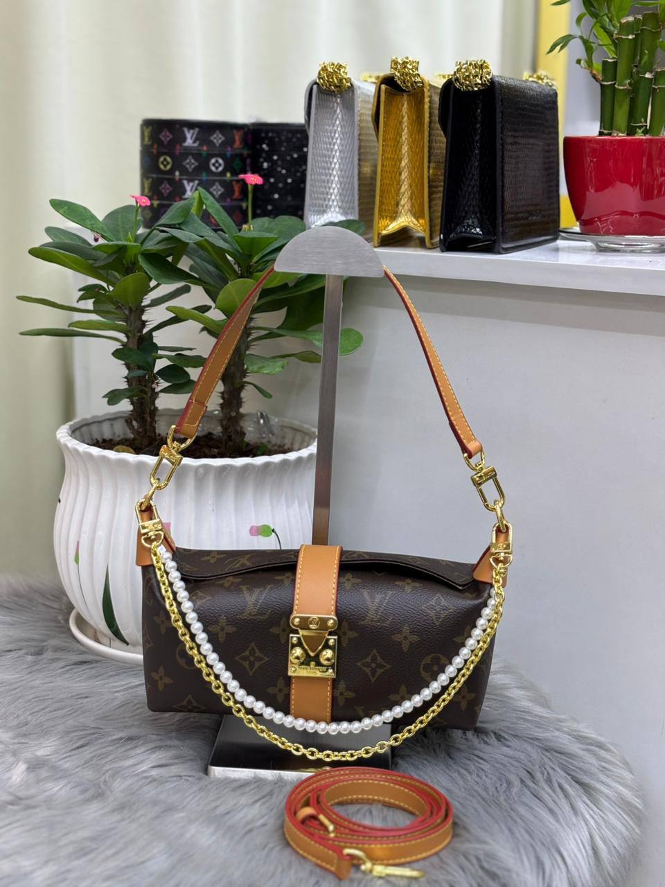 LV
SIZE ………22CM 🥰
95 dhs💓
with BOX🌷
🎁🎁🎁
Zain244
♥️♥️♥️