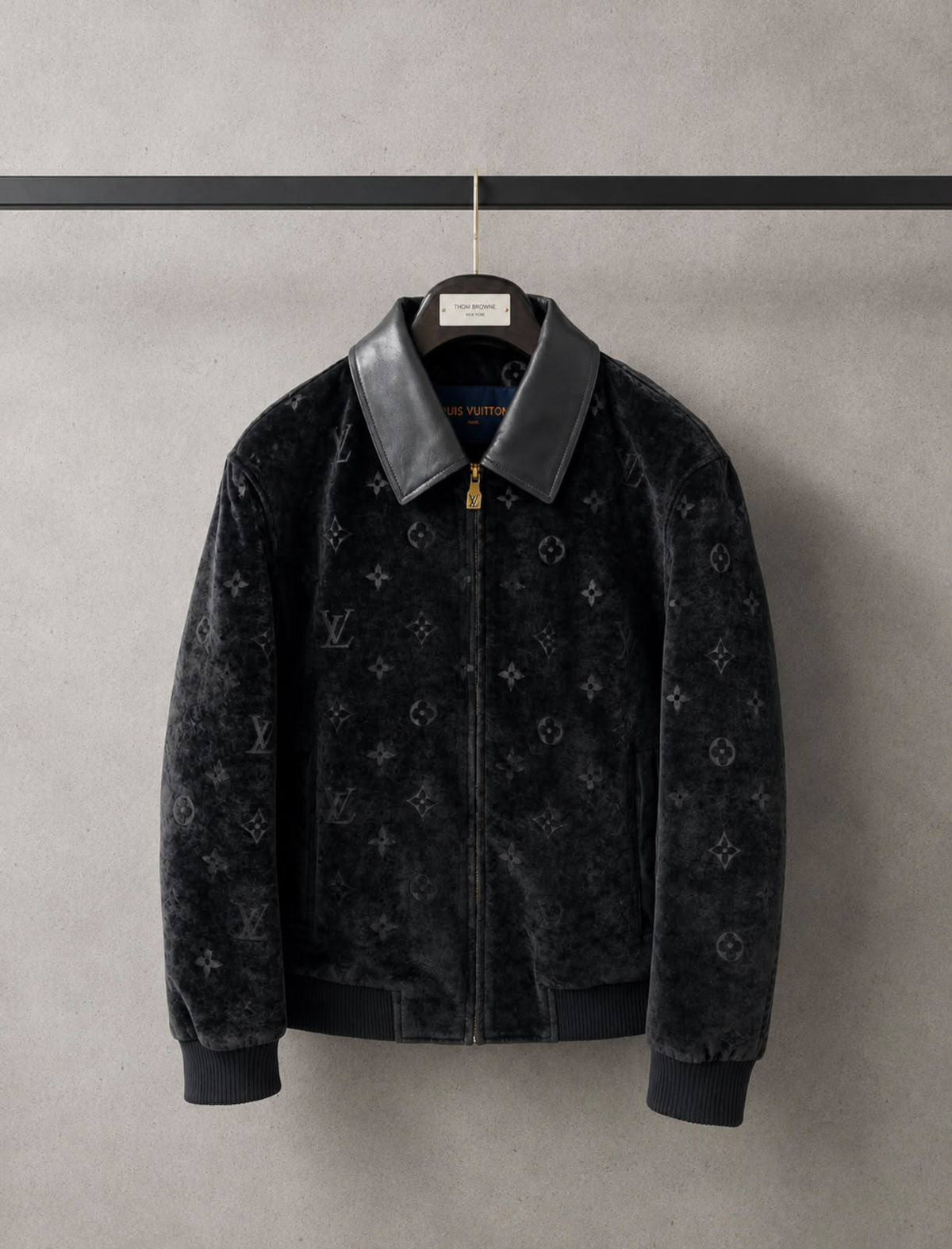 NEW LOUIS VUITTON
𝐒𝐔𝐏𝐄𝐑 𝐌𝐀𝐒𝐓𝐄𝐑
SIZE: S,M,L,XL,XXL
850 dhs🇦🇪🇦🇪
Zain227
♥️♥️♥️