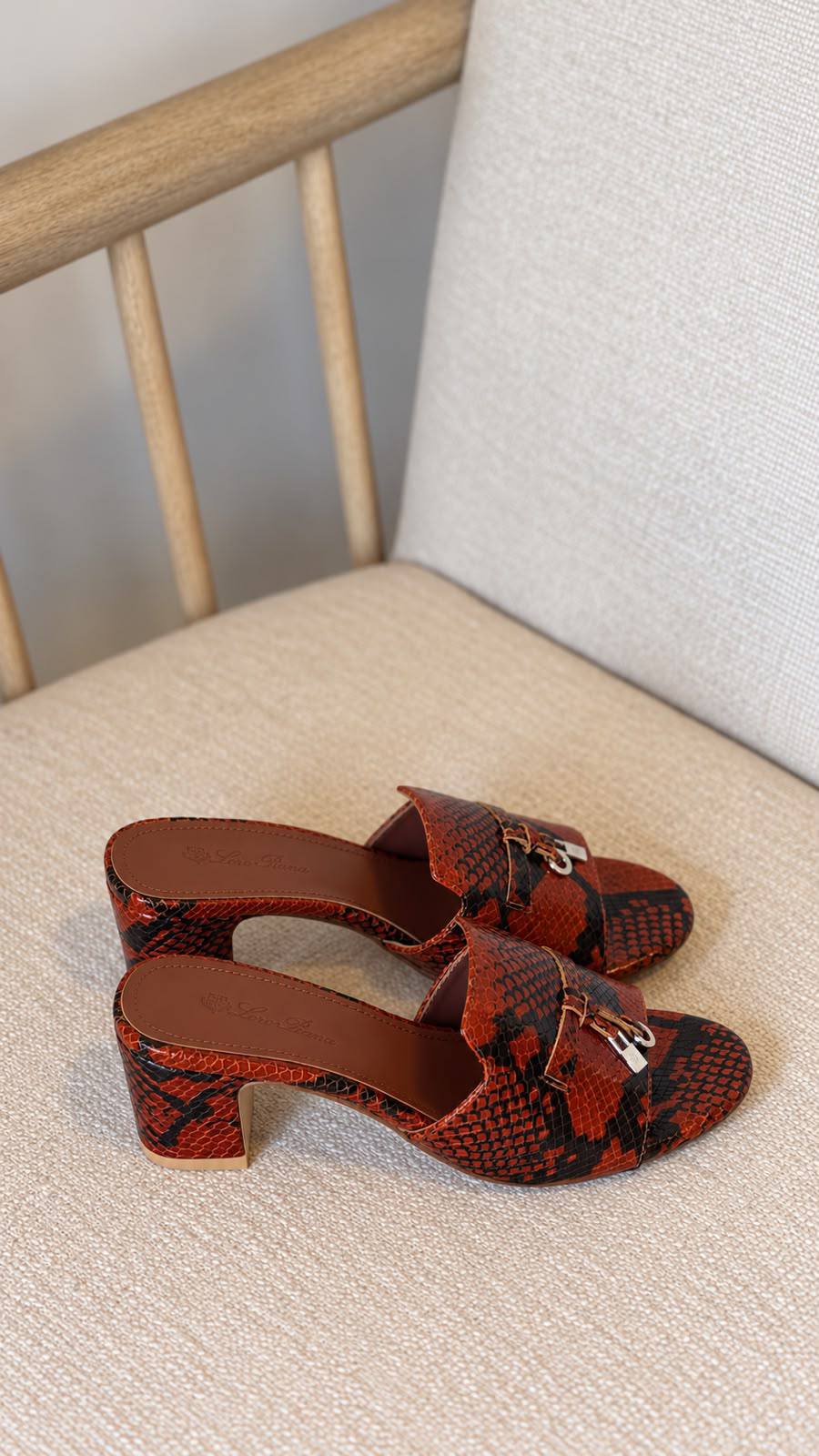 LORO PIANA
QUALITY: SUPER MASTER
SIZE:35 TO 42
560 dhs🇦🇪🇦🇪🇦🇪
Zain319
♥️♥️♥️