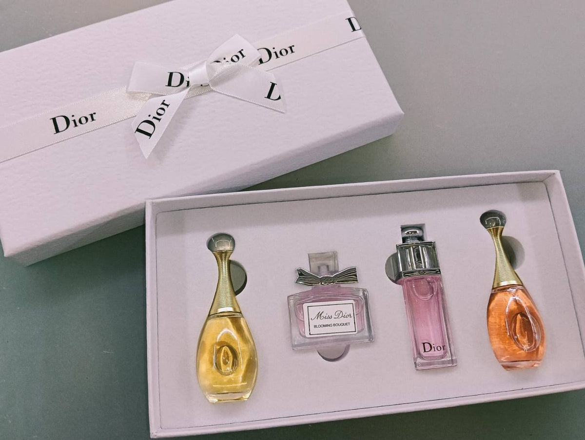 DIOR 4in1 RIBBON
50 dhs🇦🇪🇦🇪
Zain01
♥️♥️♥️