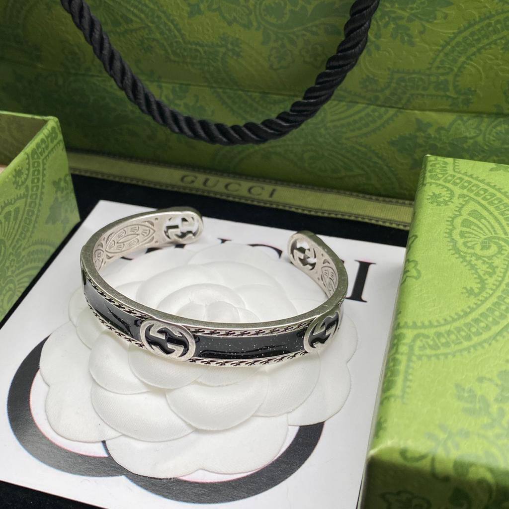 GUCCI
MASTER ✨💫
BANGLE
55 DHS💓
WITH BOX AND PAPER BAG 🛍️🎁
Zain89
♥️♥️♥️