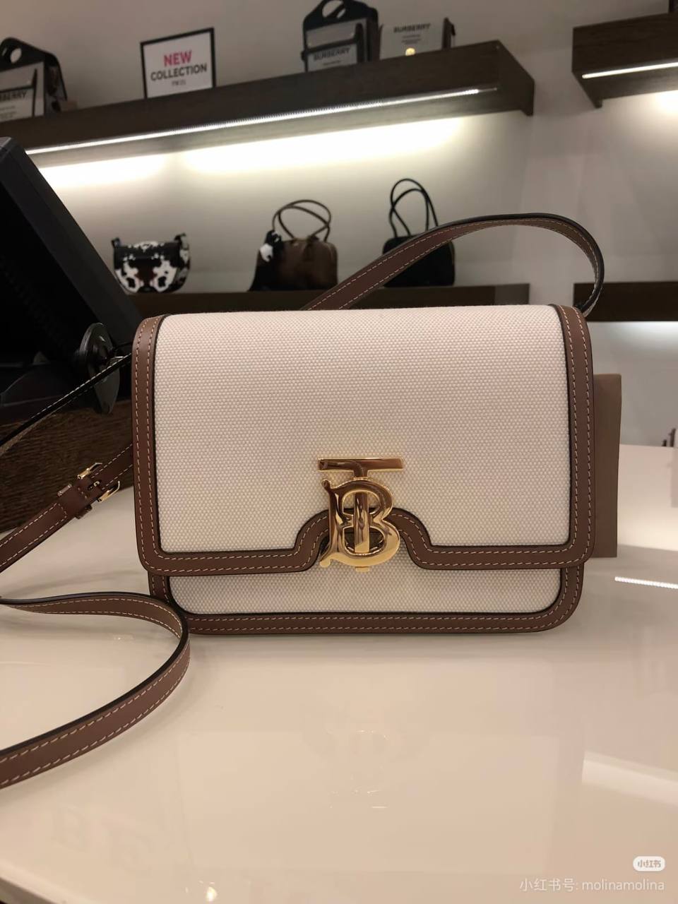 Burberry
Master ❣️❣️
230 dhs✅
Zain10
♥️♥️♥️
