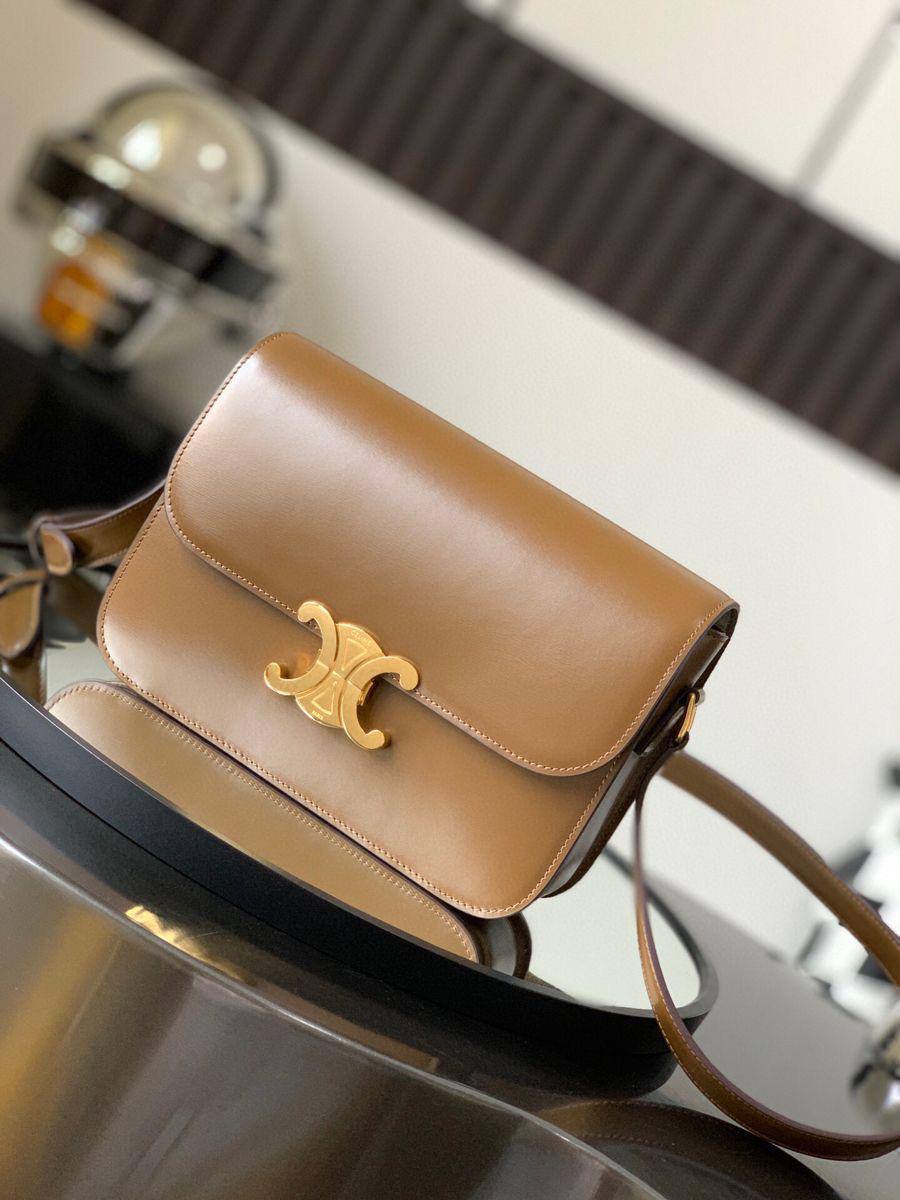 Celine
Celine
good quality,
comes with box,
🎁🎁🎁
size...23*16 cm
125 dhs💓
Zain12
♥️♥️♥️