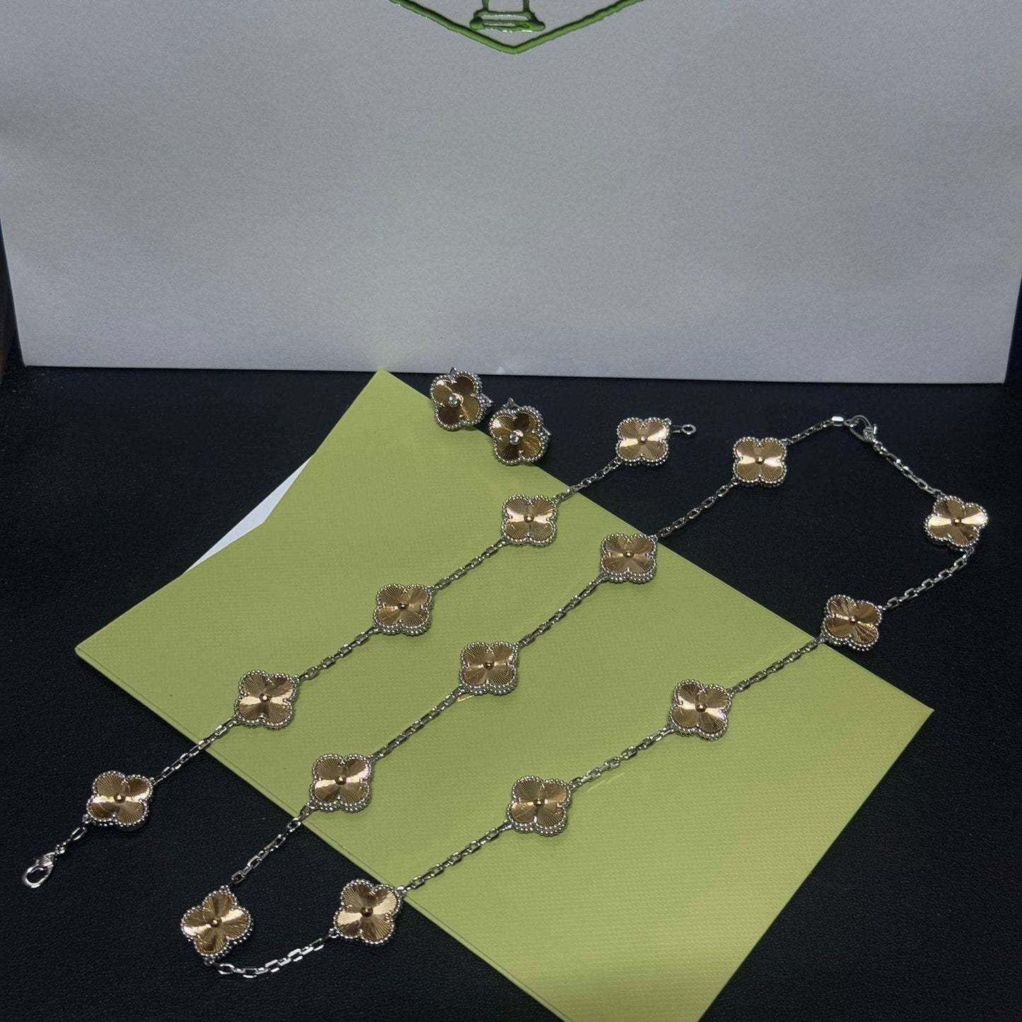 VCA SET ❤️🔥*
Necklace 🦋
Earring🍁
Bracelet ✨
Master quality 💯
With normal boxes 📦
210 dhs❣️
With master box 📦
275 dhs❣️
Zain216
♥️♥️♥️