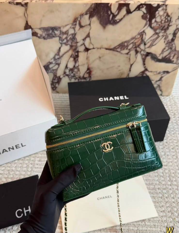 CHANEL
Calfskin Crocodile
Master quality
19 cm
with box 📦
200 DHS🇦🇪🇦🇪
Zain95
♥️♥️♥️