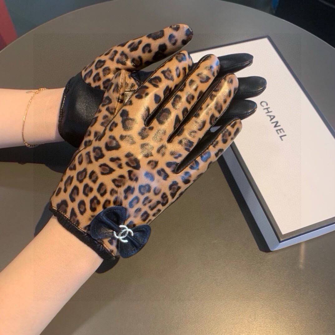 CHANEL GlOVES
VVIP QUALITY
WITH ORRIGINAL BOX
320 dhs🇦🇪🇦🇪
Zain281
♥️♥️♥️