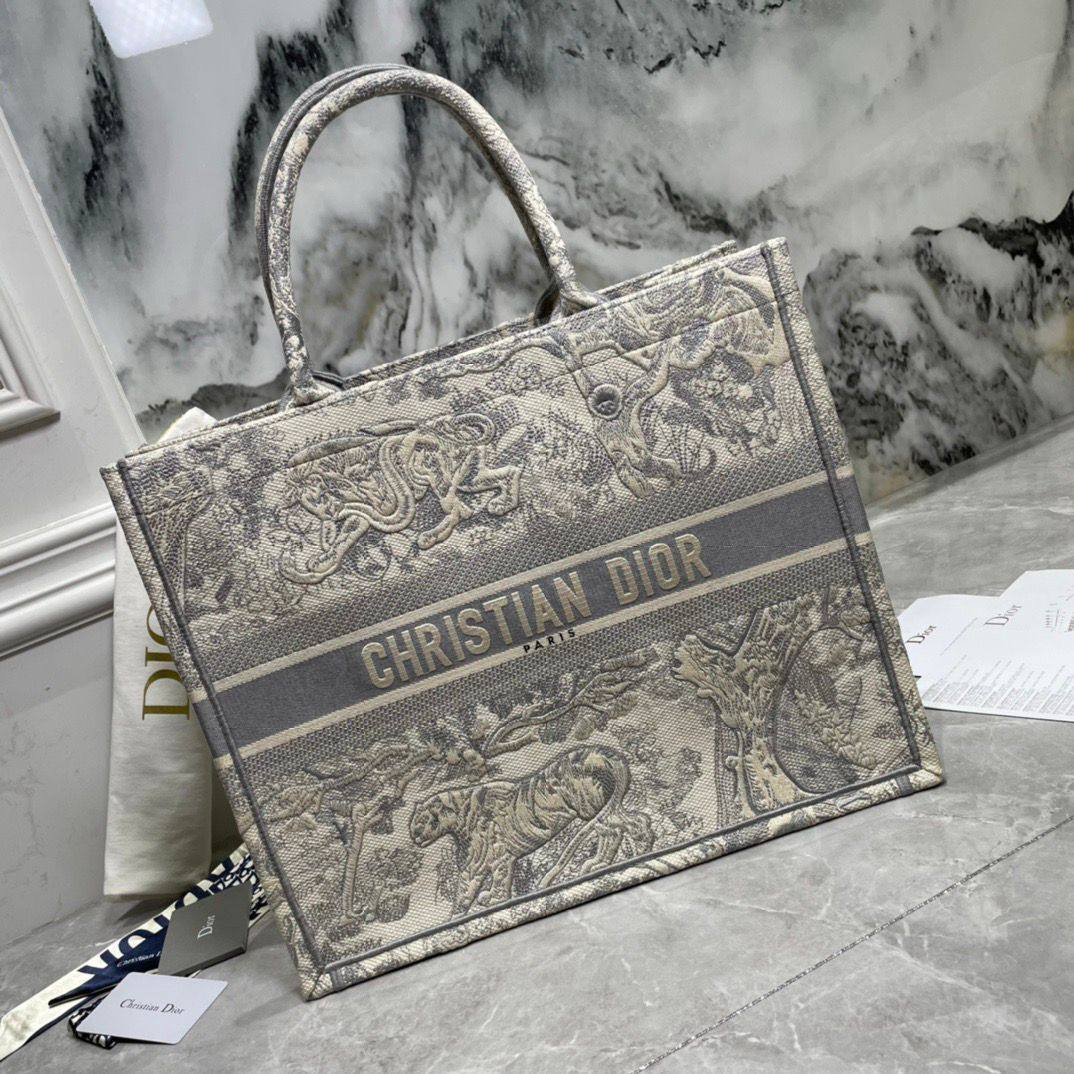 Dior Master
For Price 👇 WTSP Text Zain 0568585901
Zain192
♥️♥️♥️