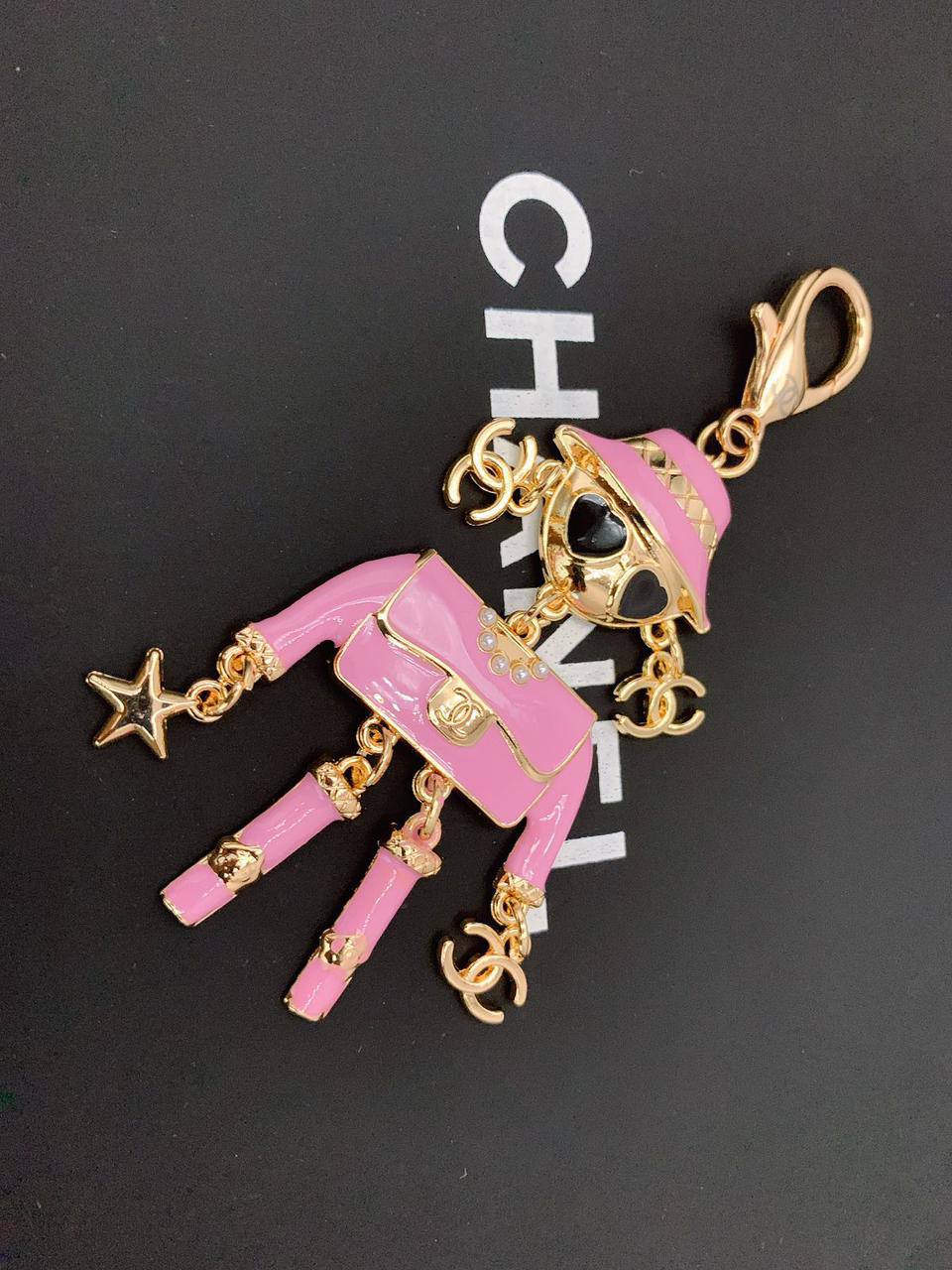 Chanel
65 dhs🪙💕
Keychain Bag Charm
Zain89
♥️♥️♥️