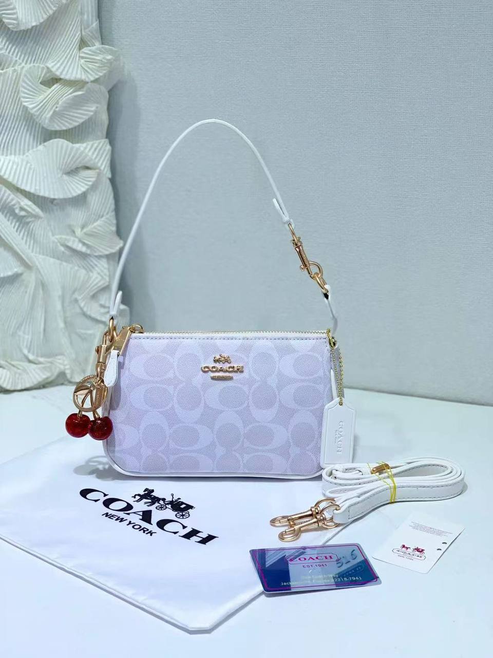 Coach
good quality
90 dhs✅
with box
Zain278
♥️♥️♥️