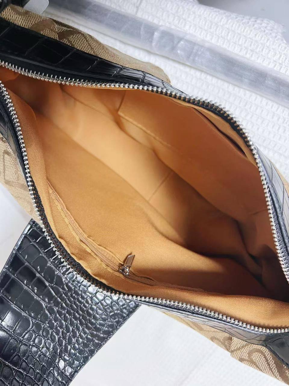 Balenciaga
32*23*7 cm
85 dhs🗽
Zain17
♥️♥️♥️