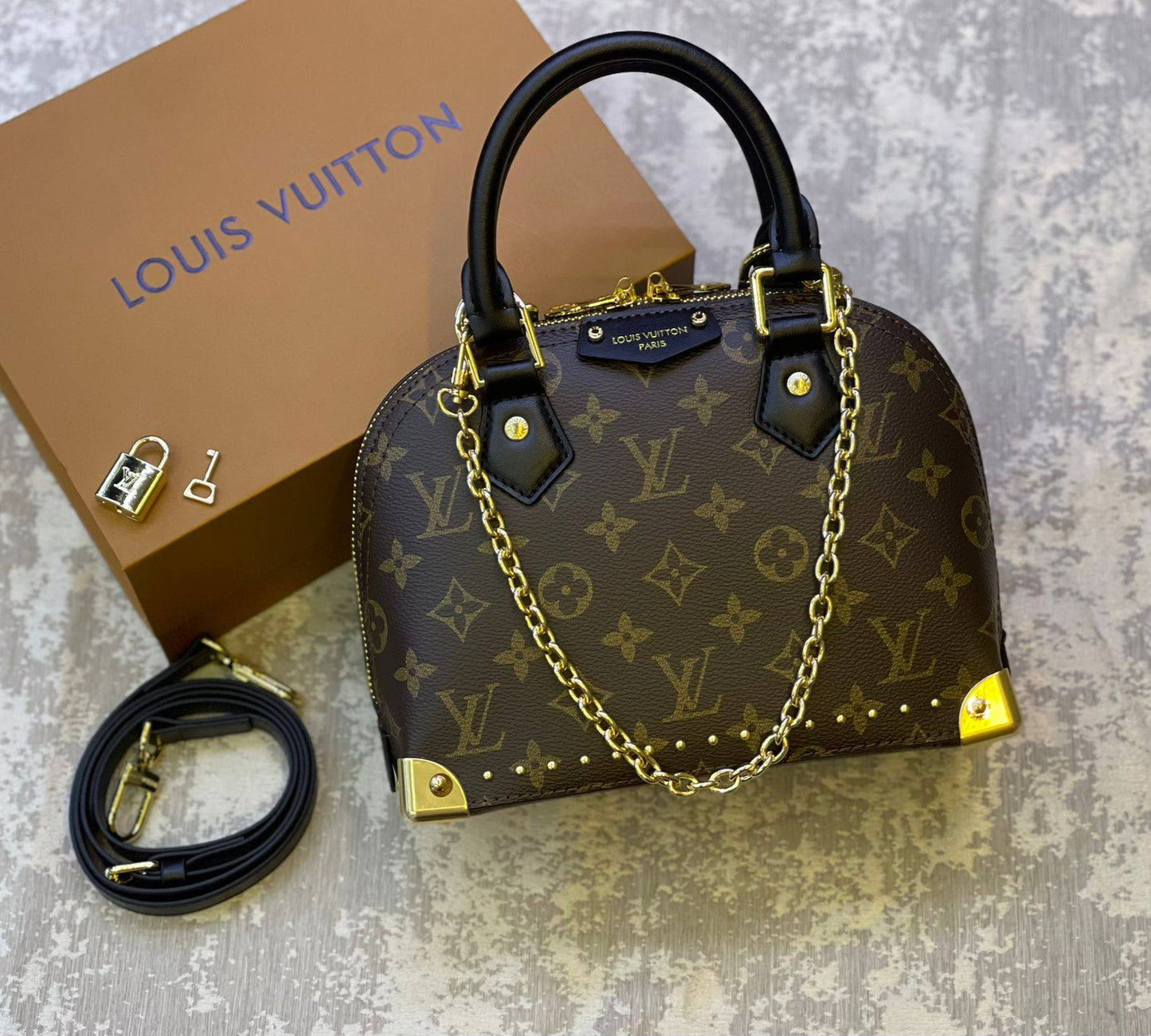 LV
190 dhs❣️
with box
🎁🎁🎁
Zain175
♥️♥️♥️