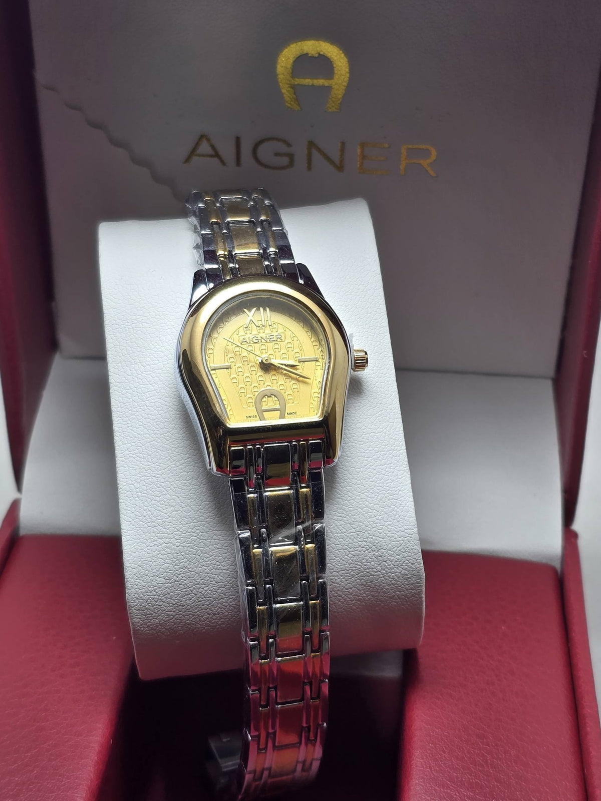 Aigner Ladies
55 dhs🇦🇪🇦🇪
Zain29
♥️♥️♥️