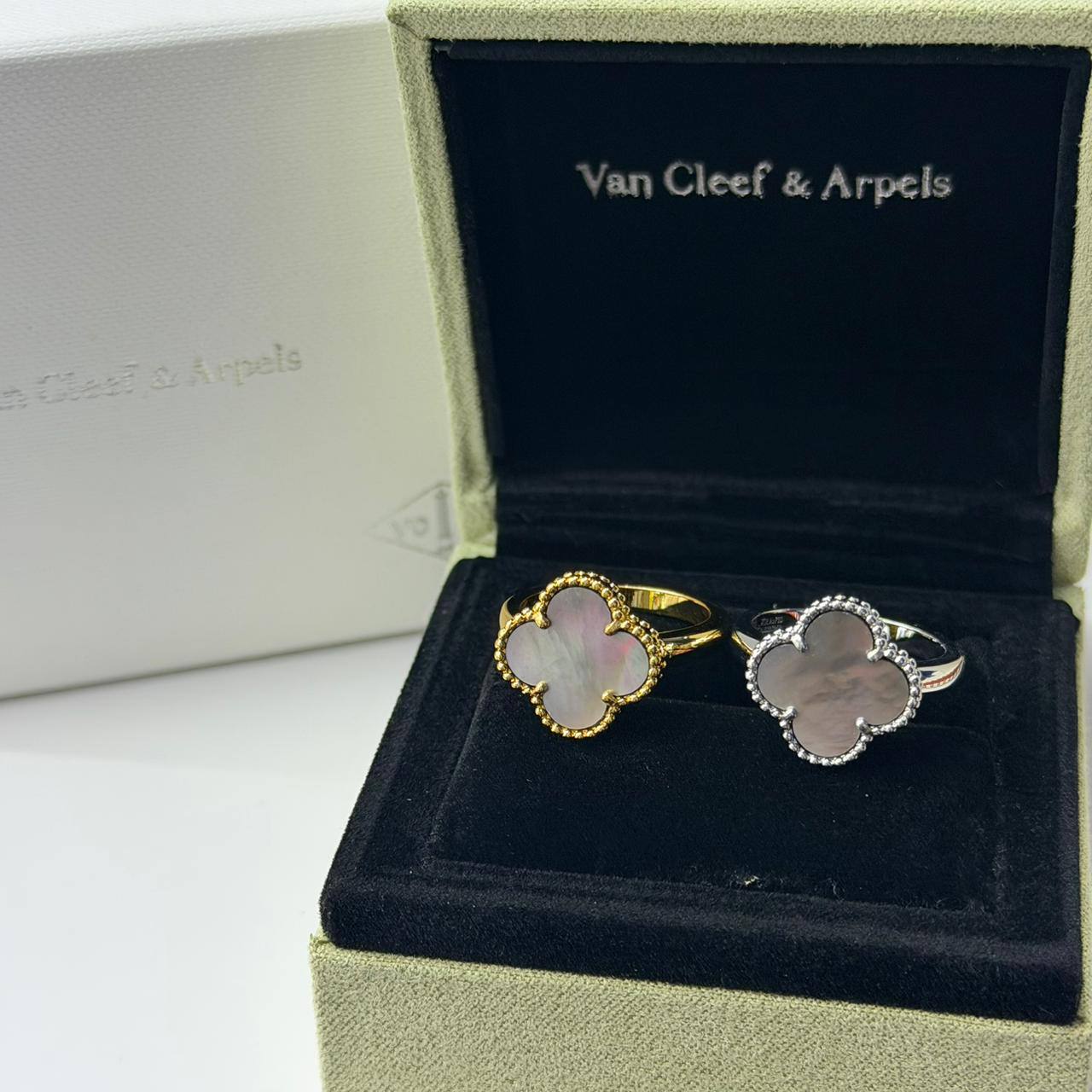 VCA ❤️🔥*
Ring 💍 size available 👇
6,7,8,9
Master quality 💯
With normal boxes 📦
45 dhs🇦🇪
With master box 🗃️
55 dhs🇦🇪
Zain216
♥️♥️♥️